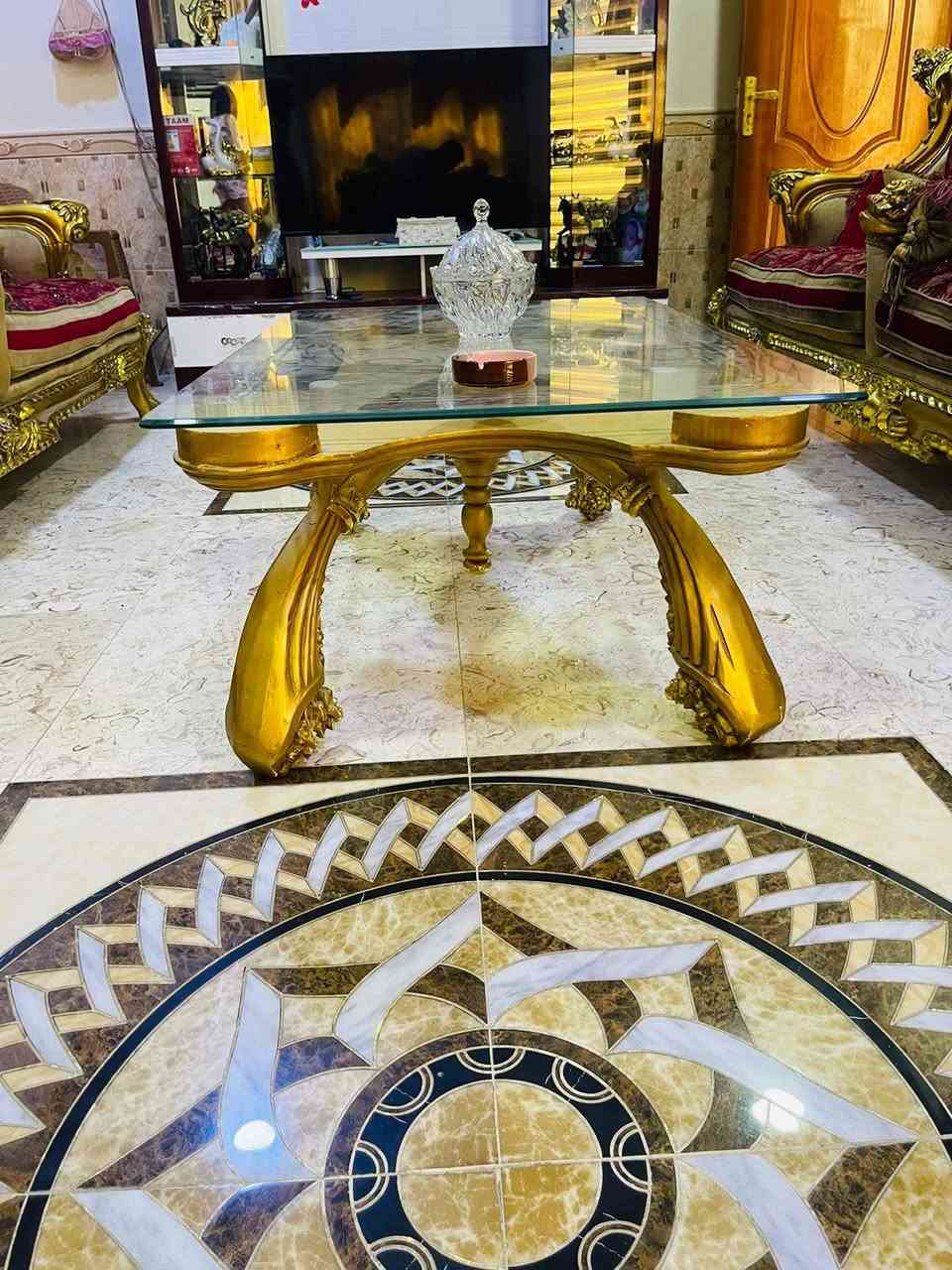 تخم مصري زان ورق الذهب 12 مقعد مع الطبلات ومع ميز طبله مشترينه ب3 ملاين الاستفسار *********** عمارة, ميسان
