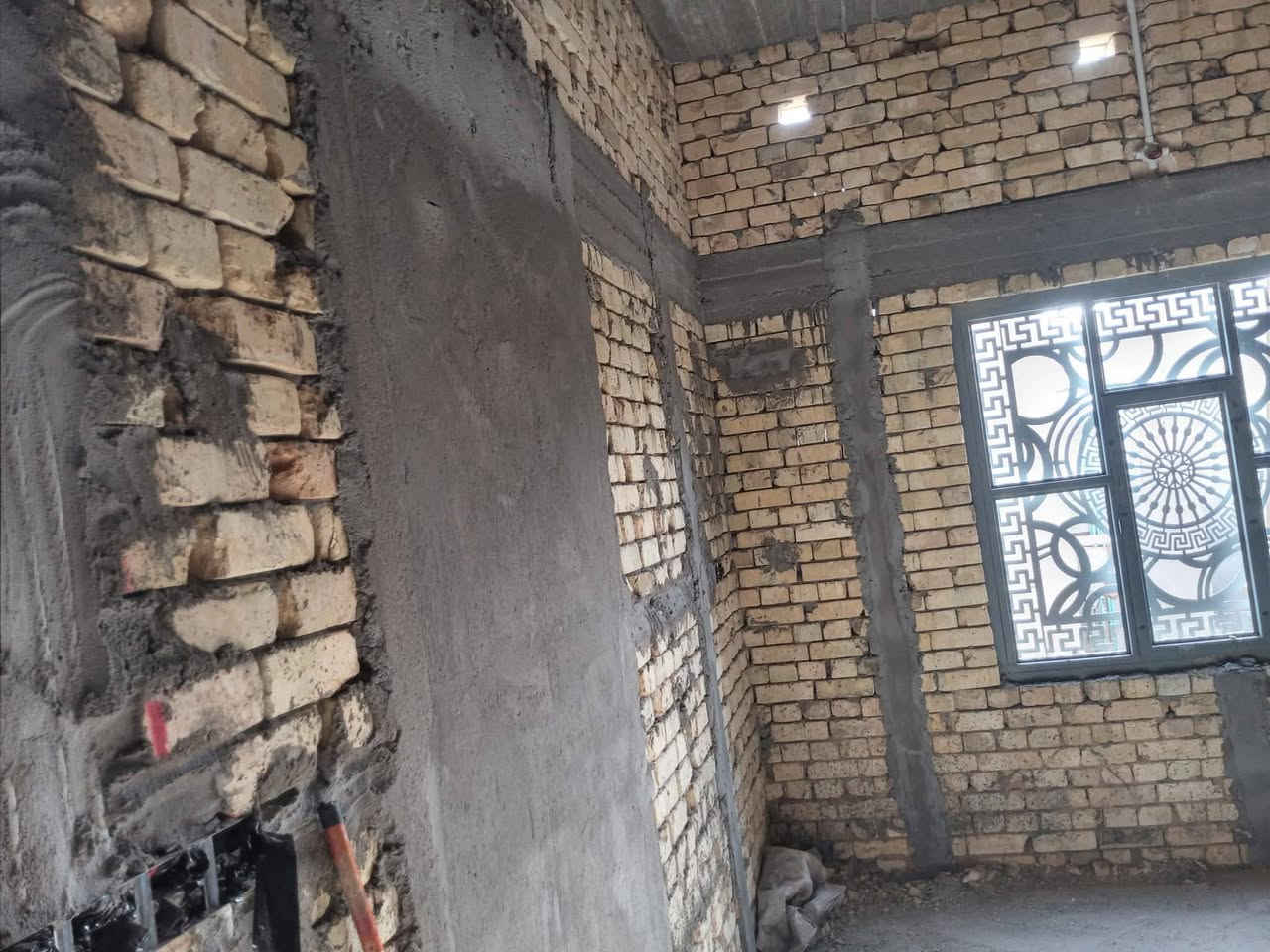 لبخ اسود ابيض.   مساطر.  لبخ داخل بصره فقط 
كادر متوفر اشرف  هندسي.  
***********
