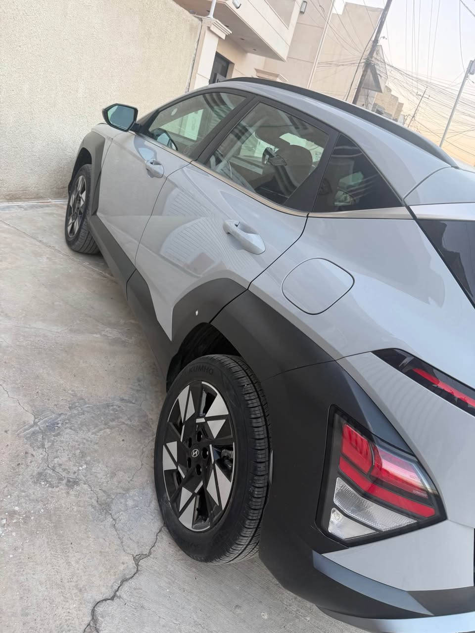 *هونداي كونا موديل ٢٠٢٥ وارد امريكي فول مواصفات 
*حادث بنيد مبدل مع طخة خفيفة في باب الجنطة 
*السيارة ماشية ٢٨ الف كيلو متر 
السيارة جاهزة من كلشي مناقصها شي 
مكان السيارة بغداد حي العامل 
اي استفسار والسعر الاتصال او مراسلة الرقم واتساب 
*********** بغداد, العراق
