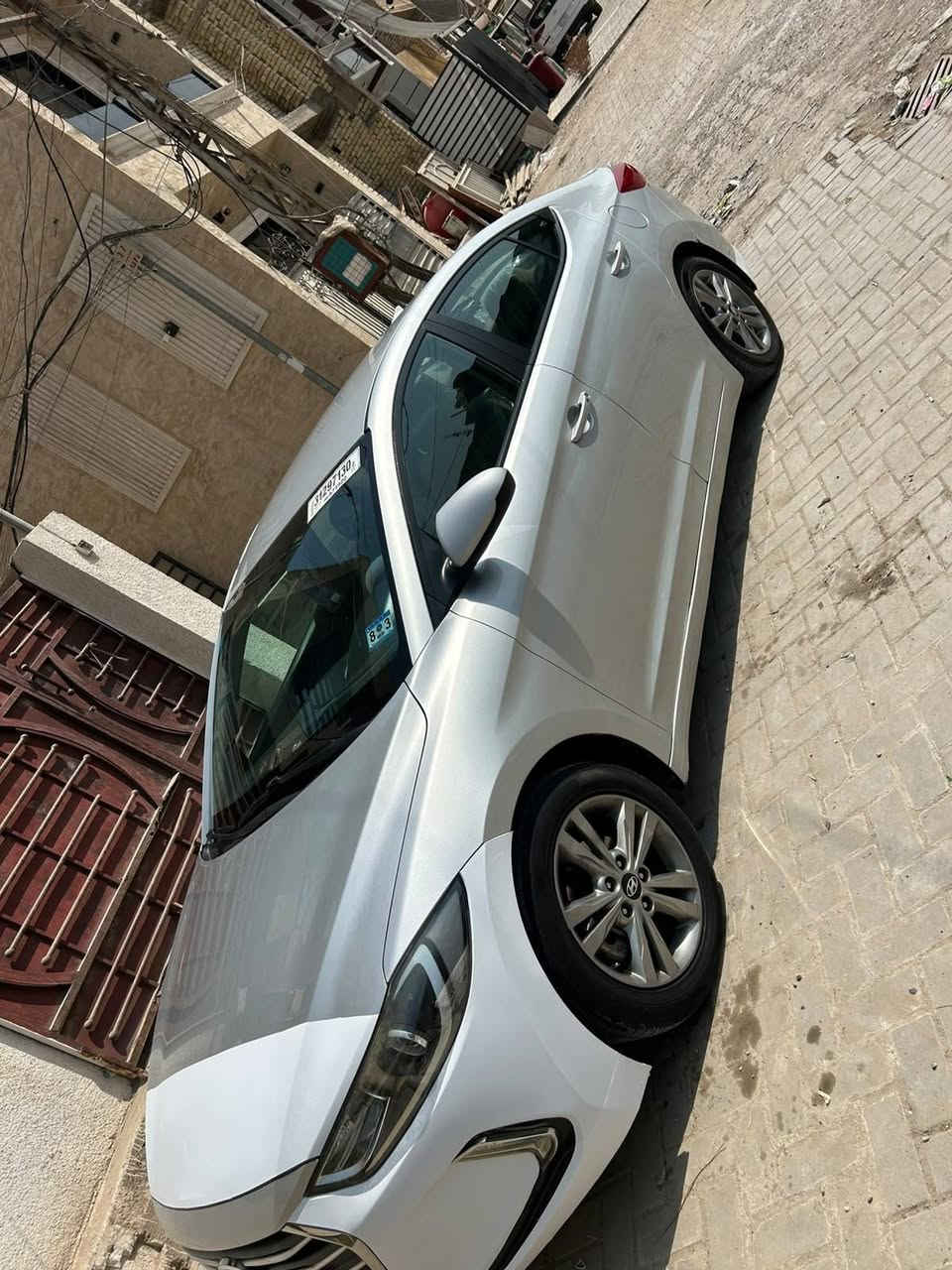 النترا 2017 بيها بس دوسات صبغ وتكحيل بسيط والباقي  كفاله من الصبغ مكينه 2000 دوش كير ATحداديه 
بصمه شاشه اصليه رادارات تحكمات تبريد شغال ثلج 

بغداد الدوره 
***********
السعر 120$
