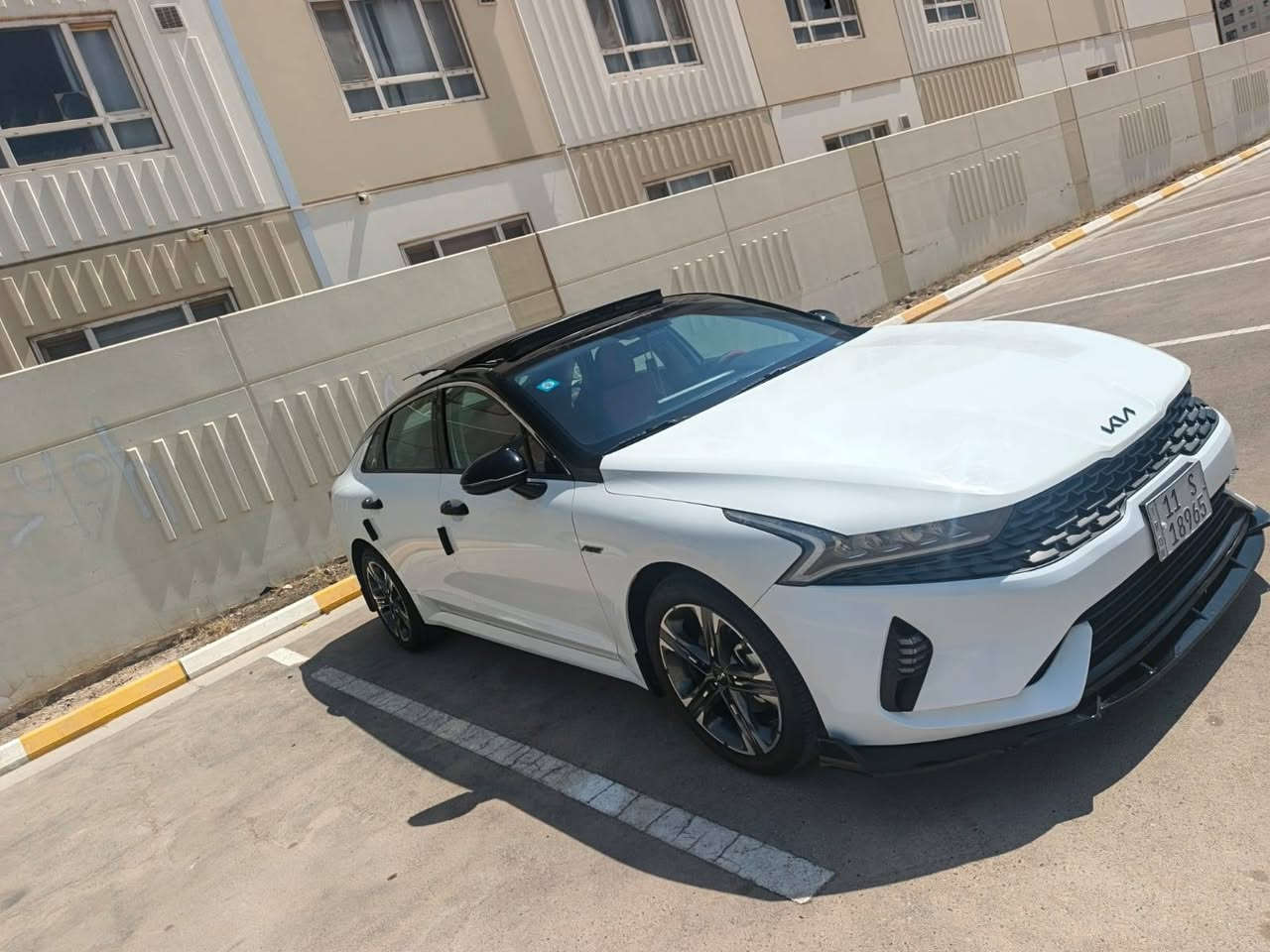 موديل 2023 ماشية 78
السيارة خليجي 
مكينه دوش 2000
فول مواصفات 
السيارة بيها حالوب مسحوب بتكمه خلفيه وبيها بارد ع كد شبر باقي كله كفاله عامه كير مكينه الرقم ***********
