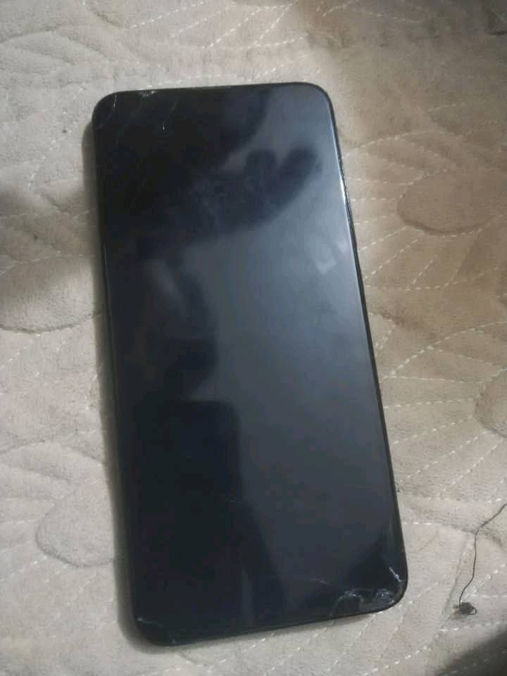 Huawei Prime 9
سلام عليكم هذه الجهاز فقط شاشه مكسوره و كامره اماميه عاطله +الكسر مال الشاشه ما مأثر عله لمس الجهاز +ما مبدل بي اي شي
حبيبي شكد سعة الذاكرة والرام بالضبط؟ 64/128 وكم GB؟: 
128
وين موقعك بالعراق حتى المشتري يعرف الاستلام منين؟: 
بغداد 
السعر شكد تريد بيه؟ ونهائي لو قابل للتفاوض؟: 
السعر قفل