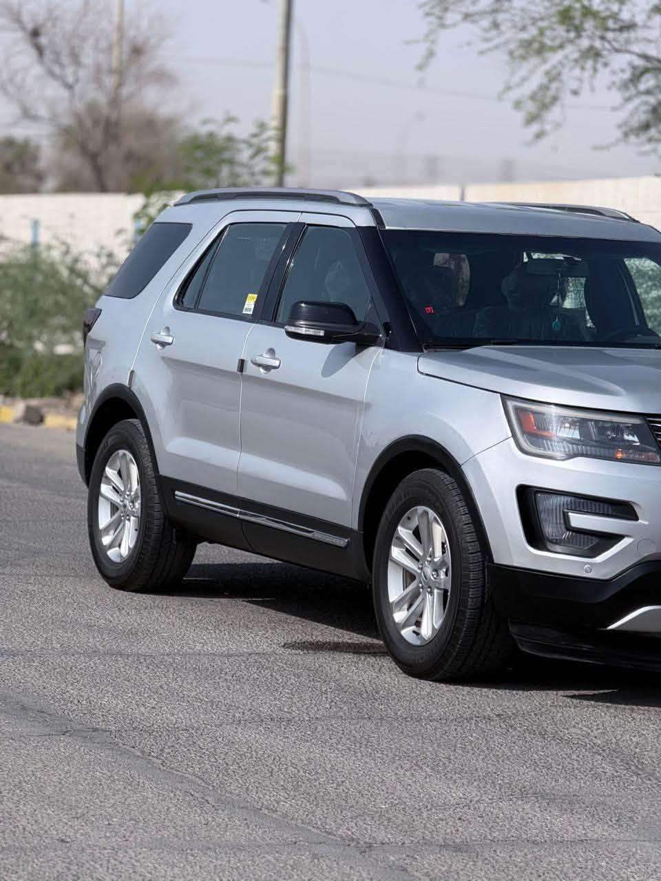 محرك V6 سعة 3.5 لتر
* ناقل حركة أوتوماتيك 6 سرعات
* دفع رباعي
* 7 ركاب
* شاشة كبيرة
* كاميرا خلفية
* حساسات خلفية
* تحكم بالمقود
* مثبت سرعة
* تكييف أمامي وخلفي
* مقاعد كهربائية
* ستيرن كهربائي
* جنوط ألمنيوم
*ووسائد هوائية

السلام عليكم
فورد اكسبلورر للبيع 2016 وارد كندي ضربتها جاملغ امامي ومقدمة البنيد 20 سم فقط ضربه كلش بسيطة السيارة نظيفة
وما متعوبه
للاستفسار / ***********
***********
