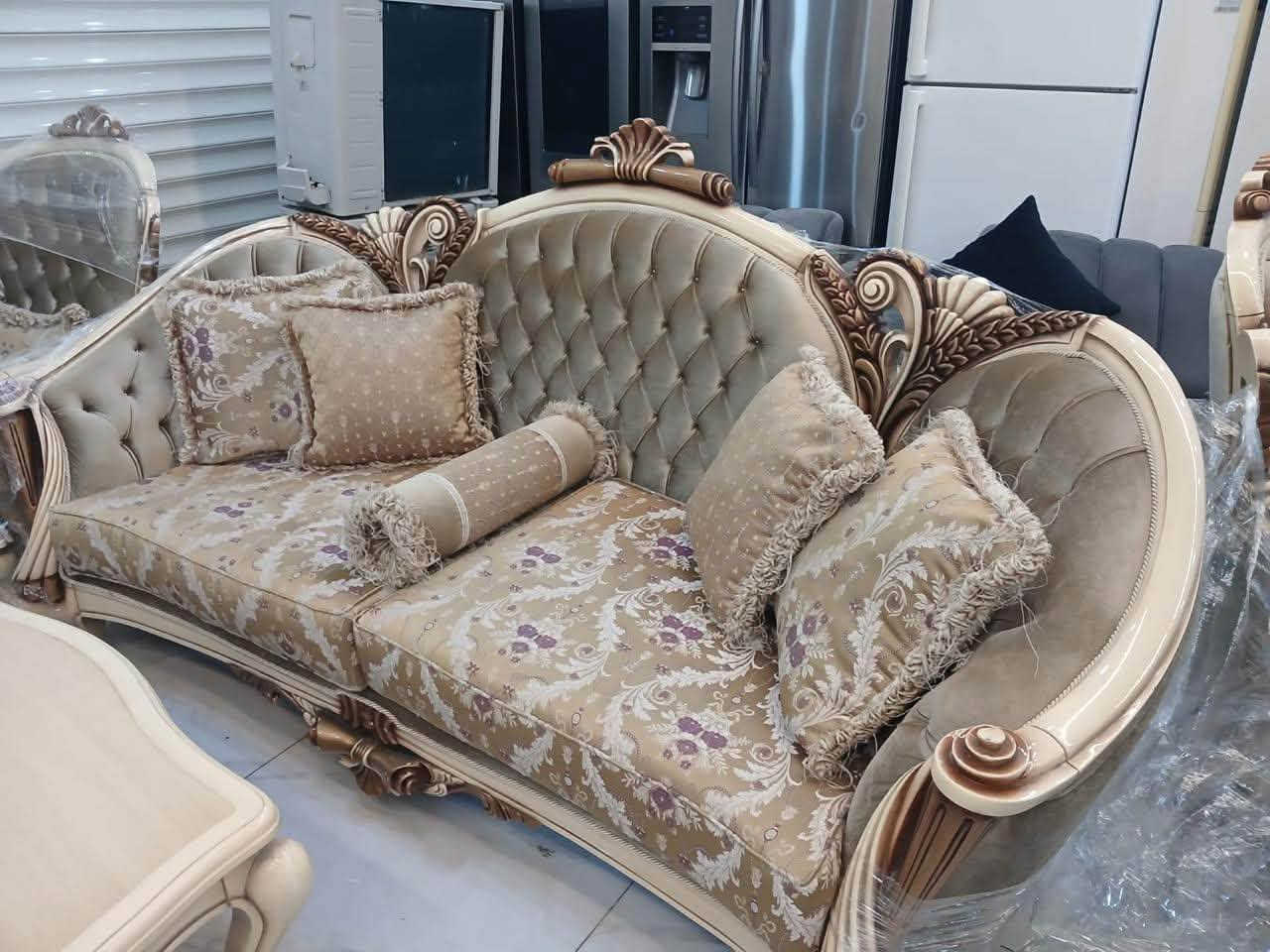 تخم 10 مقاعد ملكي جديد بعده
مع طبلات عدد 5 طبلات 4 صغار و1 كبيرة وسطية
اشتريته ب35 ورقه تقريبا بالعراقي 5 مليون و665 الف دينار عراقي
عارضه بمليون قفل 
ملاحظة بدون أي ضرر جديد🔥.
سبب البيع: غرض السفر♥️
مكان📍: بغداد - حي الجهاد (حي الحسين)
***********
