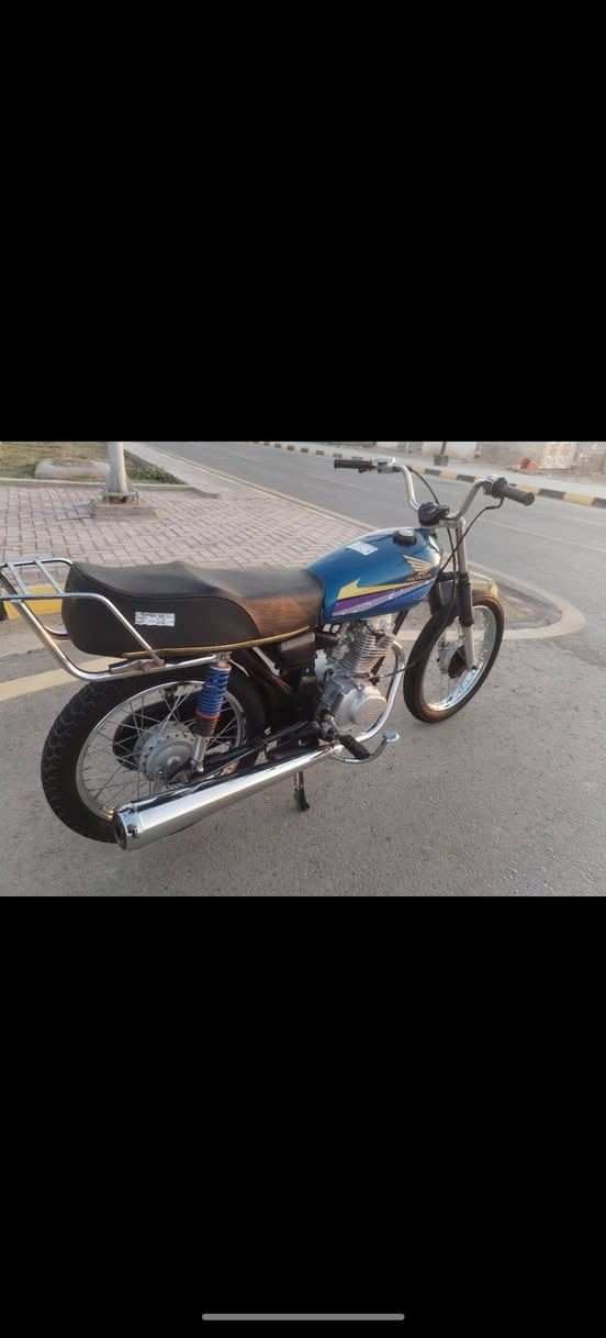 سلام عليكم دراجه شاصي 20وراق سكنر مكينه 22دراجه نضيفه وحلوه مكان كوت شيخ سعد سعر 450وبيه مجال بسيط ***********
