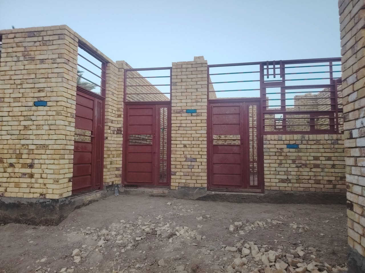 السلام عليكم) نعمل كافه انواع الحداده ابواب شبابيك محجرات سقائف
العنوان رفاعي فرع ابو الماش  وبسعار مناسبه جدا
***********تصال او واتساب
