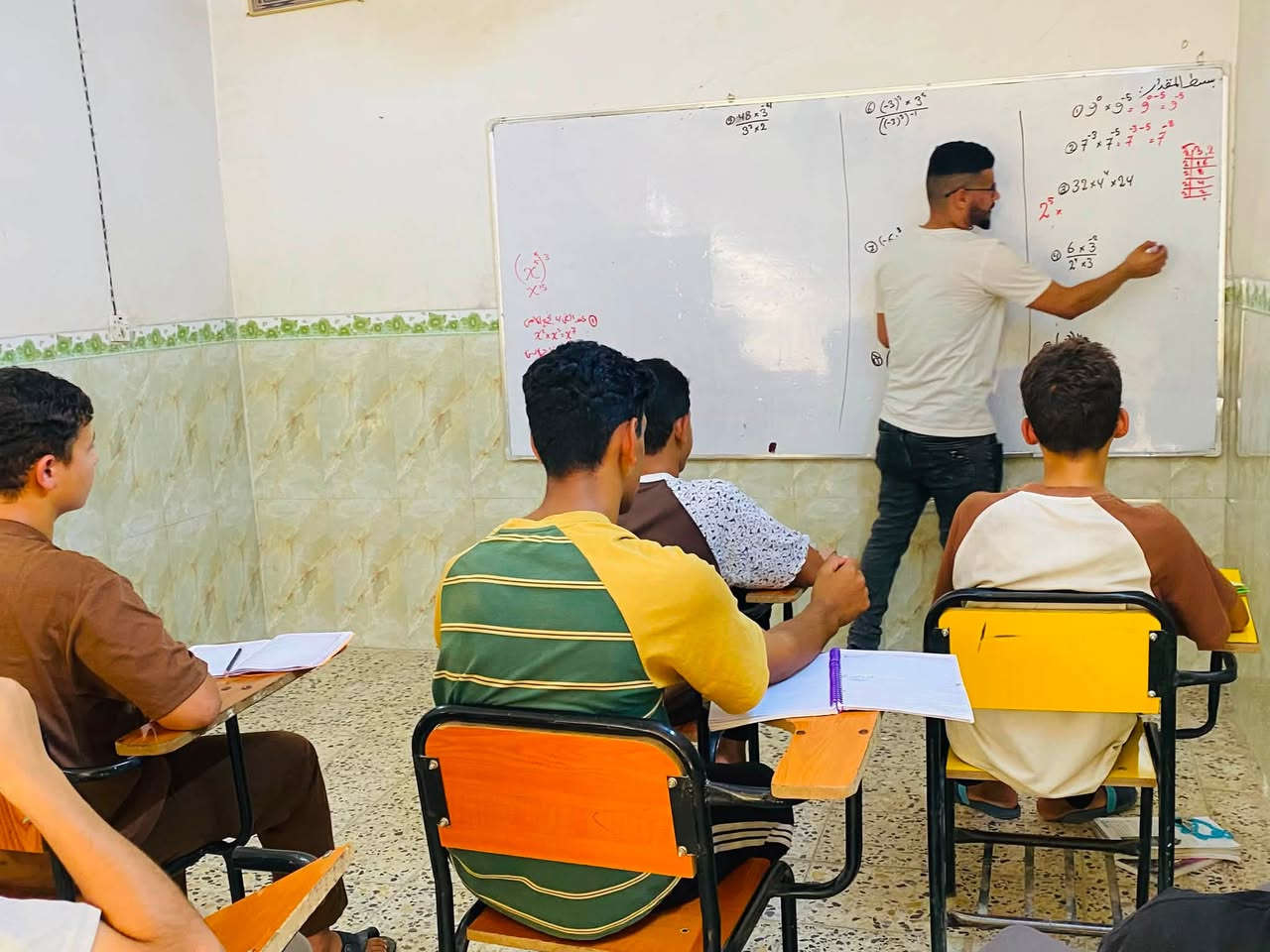 جانب مصور من الدروس اليومية لصف الثاني  المتوسط لطلاب الدور الثاني استعداداً لامتحانات الدور الثاني داخل معهد الحيدرية التعليمي

بإشراف الأستاذ محمد قاسم مدرس مادة الرياضيات 

للتواصل  والاستفسار 

ارقام الأدارة 

***********
***********
***********
