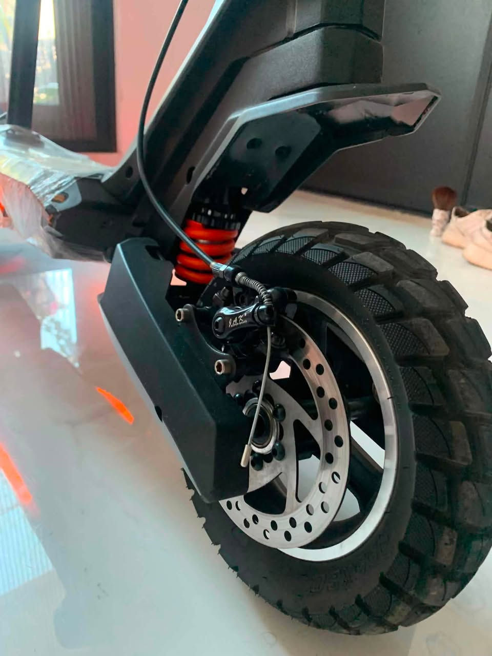 سكوتر موديل ٢٠٢٦ للبيع جديدة ومستخدم قليل جداً سعره ٤٠٠ الف وبيه مجال قليل المكان كركوك 
رقم الهاتف ***********
