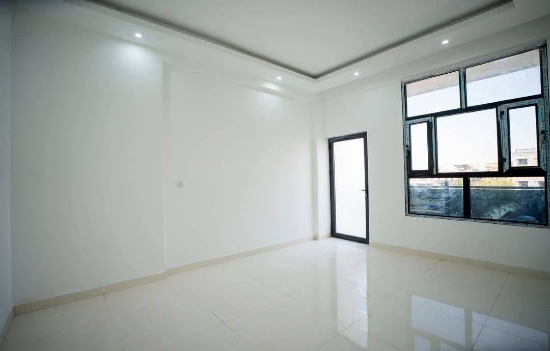 للبيع شقة جديده سكنية مميزة 🏠✨
📐 المساحة: 183 م²
🛏️ 3 غرف نوم
📍 ركن
🏢 الطابق الرابع
✨ الشقة مرتبة وجاهزة للسكن 
وبسعر مناسب جدا
للمهتمين والاستفسار، مراسلة ***********
