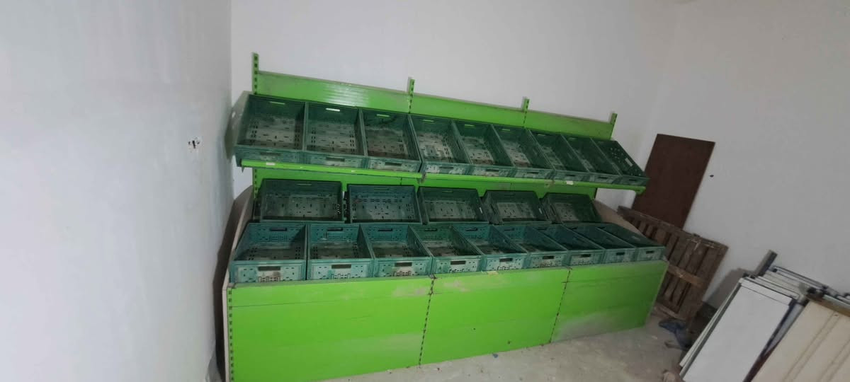 رفوف مخضر رفوف فواكة ميز حديث فواكه كلش نضيف قياس 4.80 كامل سلات وجام موجود تركيب كلش قوي ونضيف بصرة. *********** البصرة, العراق
