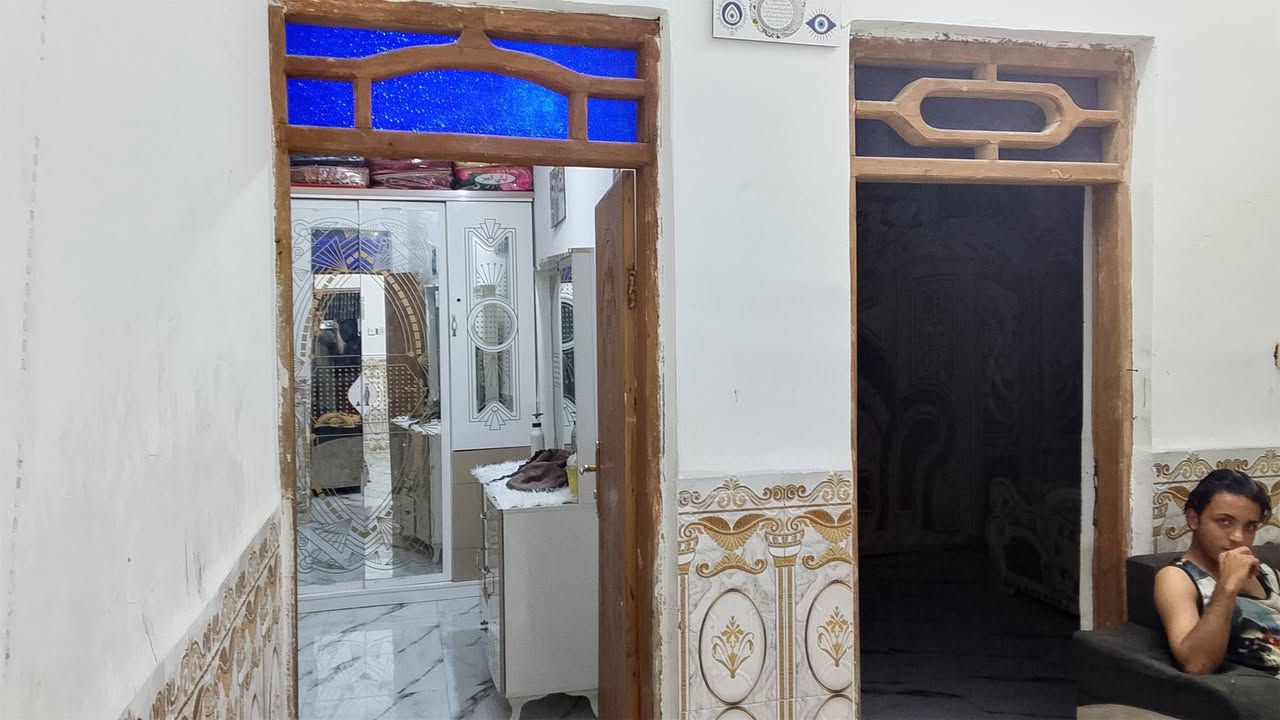 السلام عليكم ورحمه الله بيت حي الخضراء  مساحه البيت ٢٠٠ بنان طابوك عكاده بناء جديد ٢٠٢٠ طابو صرف بسمي السعر ١٩٠ ميلون رقمي ***********
