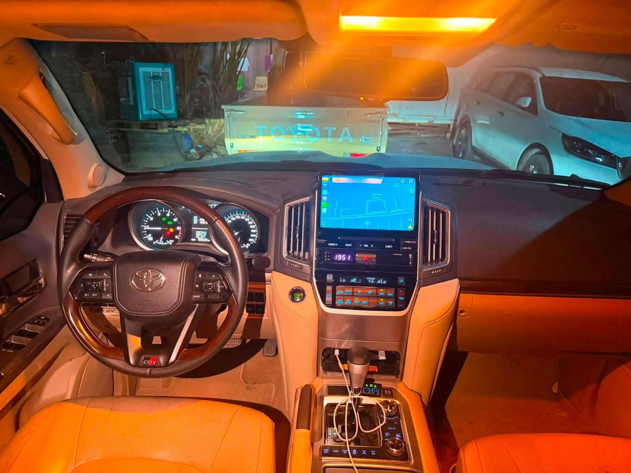 ✨🚙 للبيع | Toyota Land Cruiser 2012 🚙✨
🔥 محدّثة موديل 2021 (داخل وخارج)
🏆 التحديث منفذ لدى شركة ماجلان المعروفة.

✅ كانت السيارة مصفحة سابقًا وتمت إزالة التصفيح باحترافية.
✅ صبغ حزام فقط.
✅ بدون ضرر وبدون حوادث.
✅ ممشى 95,000 كم فقط.
✅ سيارة نظيفة جدًا وجاهزة من كل شيء.

💰 السعر: 370 ورقة (قابل للتفاوض)

📍 الموقع: بغداد

📞 للاتصال: ***********

#لاندكروزر #Toyota #LandCruiser #تويوتا #سيارات_بغداد #بيع_وشراء_السيارات #العراق #بغداد #Cars #ToyotaLandCruiser
