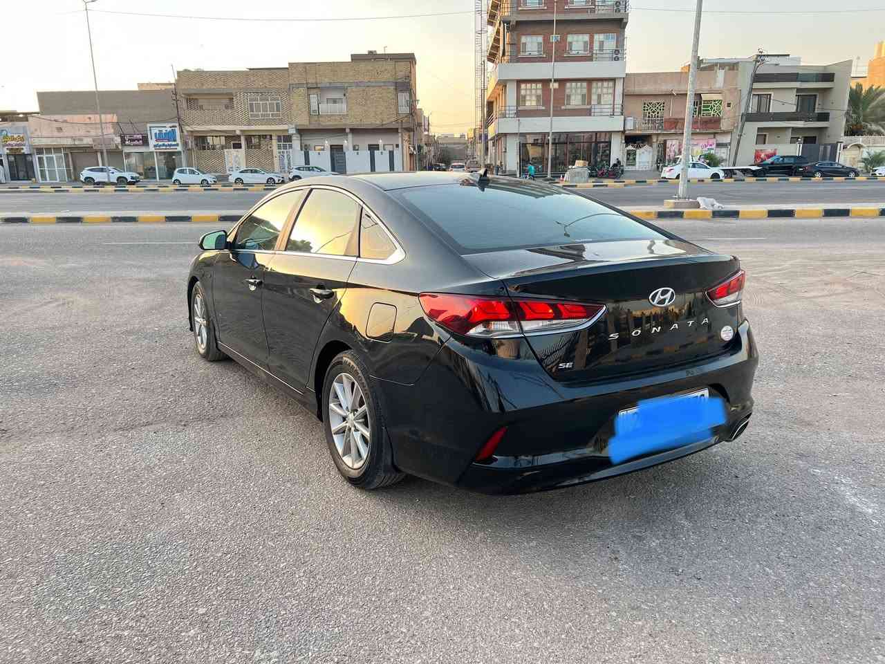 سلام عليكم لبيع سوناتا18 
حادث ثنين بيبان بجم كبس 
سياره حلوه وجاهزه ماشيه 95ميل 
تبريد ويه سويج حداديه جديده 
اتصل ***********
سعر 114ومبيه مجال بسيط @
