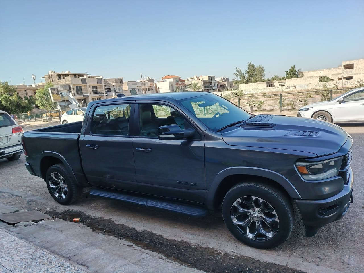 دوج رام للبيع موصفات لارامي موديل22 فول عدا دوسات كهربائيه وبنوراما بدون حادث صبغ قليل بل الجاملغ الخلفي على كد شبر فقط مع وجود السونار فحص المندلاوي السعر 320$ مع مجال قليل الرقم ***********

