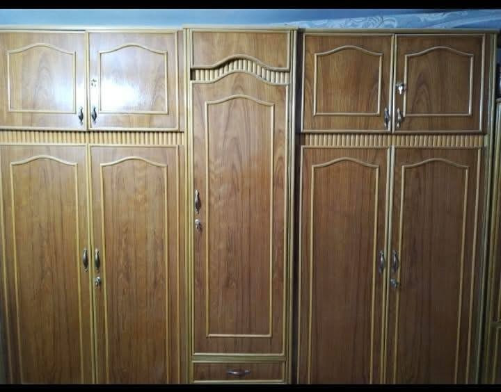 غرفه اخشاب درجه اولى تسكام شغل نضيف 5 أبواب طابقين وياهه زاويه بابين ونظيفه كلش
‏‪***********‬‏
