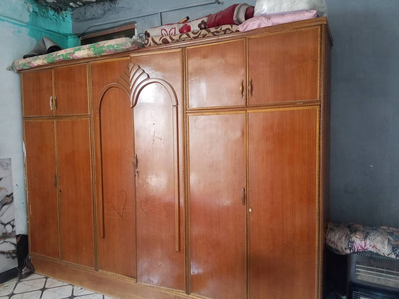 للبيع كنتور نقص يده وقفل جديد صاج مكان حله شارع 100 ***********
