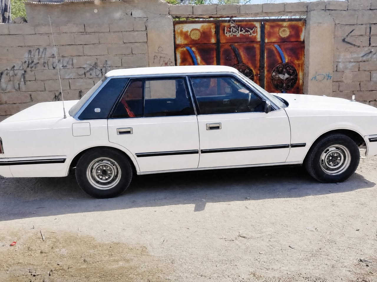 سلام عليكم
سوبر موديل 85 شكلها مرتب وحلو تخم تاير جديد 
مكينتها 2500vvti كير عادي كربائياتها تبريد جاهزه من كل النواحي والسيارة جاهزه اللاستخدام سيارة عملية وحلوه سياره موجوده بالبصرة وراعية بالبصرة ورقمها بغداد 
سنويته مامنتهيه لل27 
السعر 44 
***********

