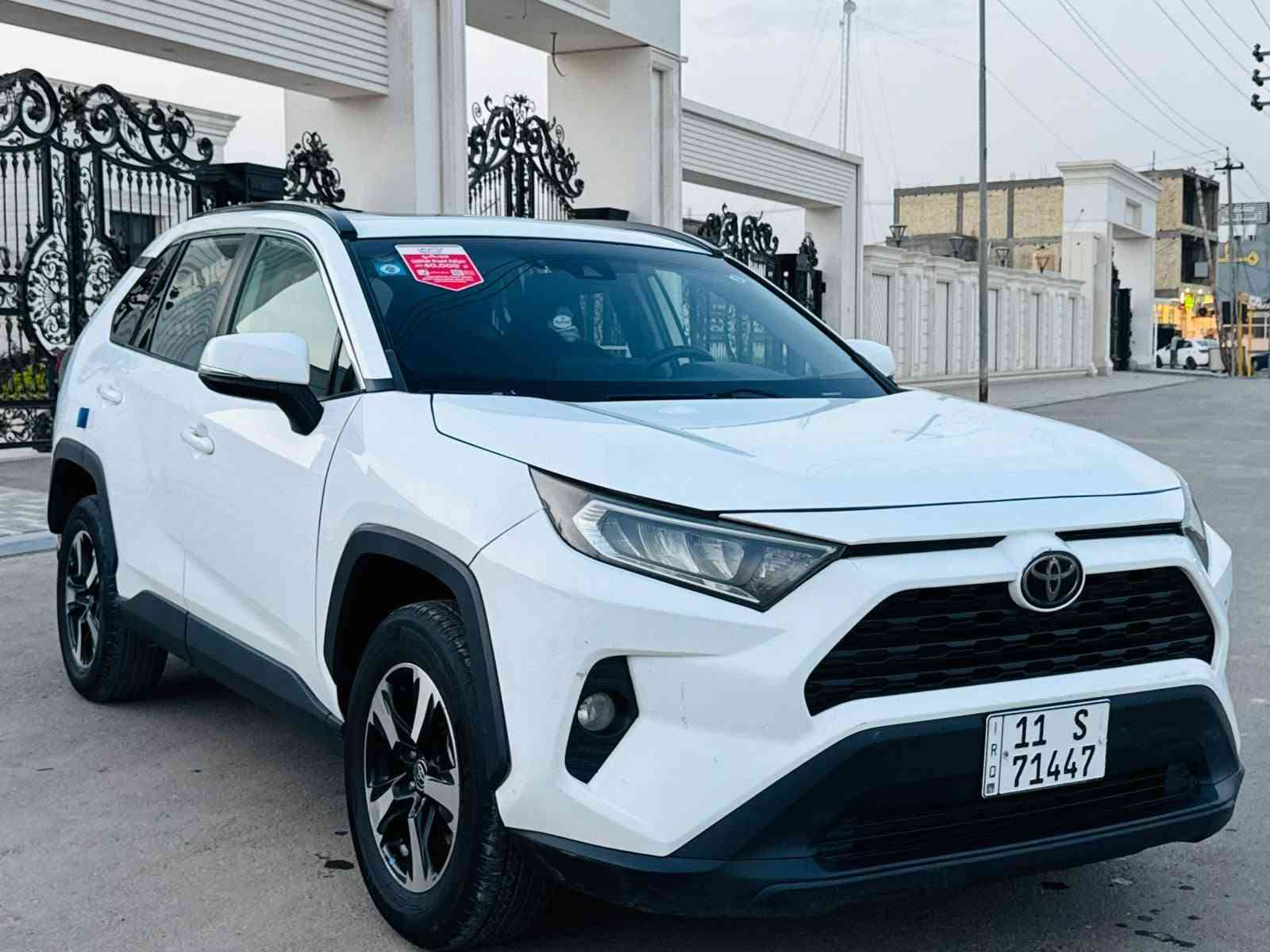 راف فور XLE • ٢٠٢١ • مكينه ٢٥٠٠