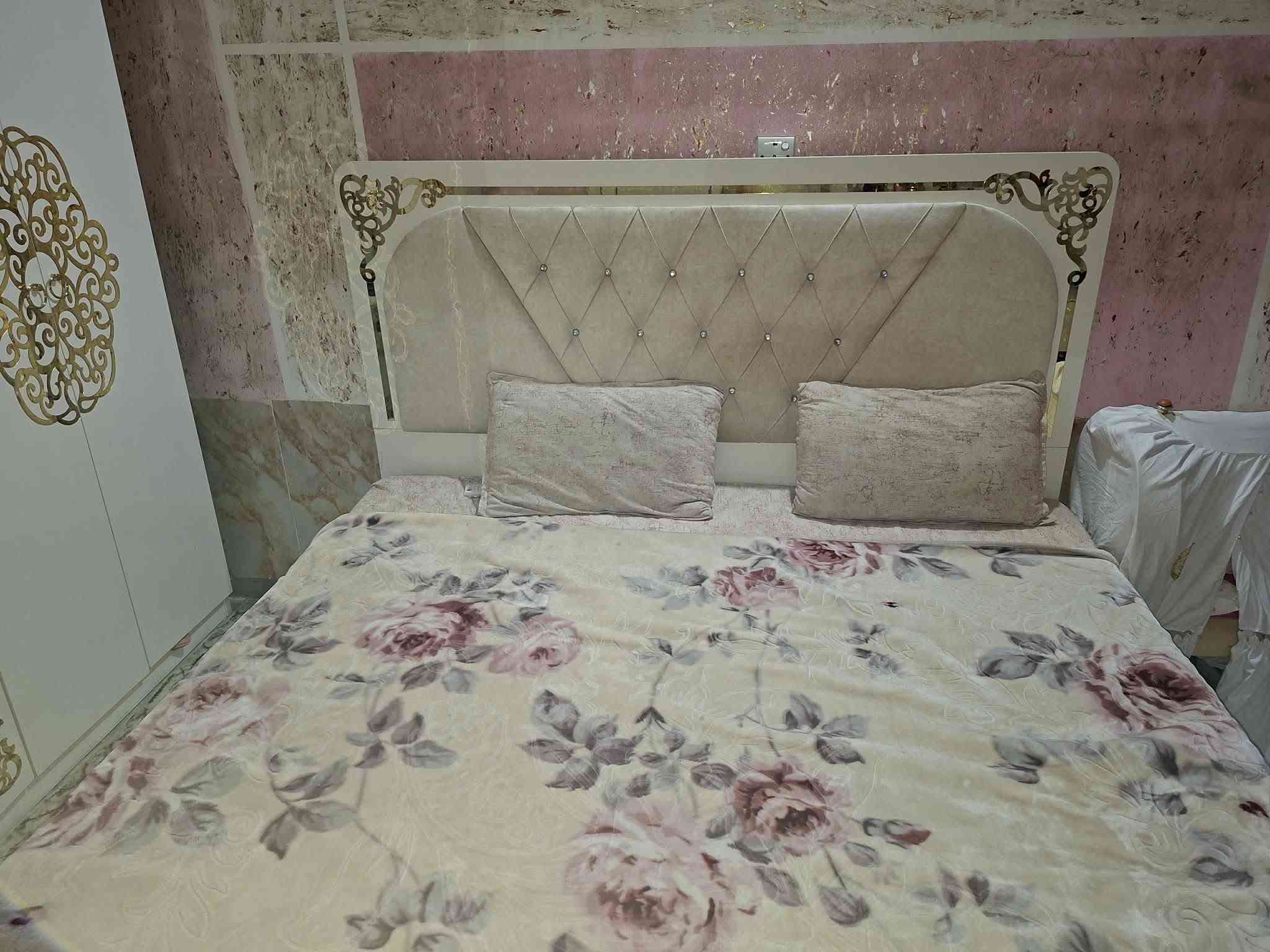 غرفة نوم ٧ قطع ٣٥٠ الف بدون دوشك 
***********
