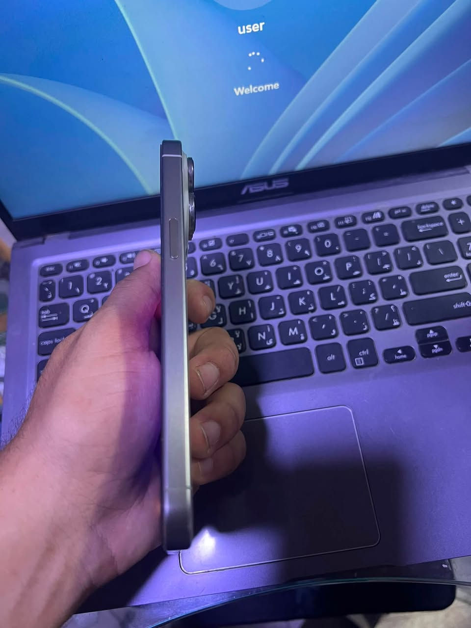متوفر الآن داخل مركز بيارق العز الإلكتروني 🔥
📱 iPhone 15 Pro Max – دبل شريحة
✨ جهاز نظيف جداً وحالة ممتازة
🔋 صحة البطارية: 91%
💧 Water Proof / مقاوم للماء
🔒 شرط: الجهاز ما مفتوح ولا داخل صيانه 
✅ فحص كامل وجاهز للاستخدام

🚀 مواصفات iPhone 15 Pro Max:

• شاشة Super Retina XDR OLED بحجم 6.7 إنش
• تقنية ProMotion بتحديث يصل إلى 120Hz
• معالج Apple A17 Pro
• كاميرا رئيسية 48MP
• كاميرا Ultra Wide بدقة 12MP
• تقريب بصري 5X
• تصوير فيديو 4K وProRes
• تصميم فاخر من التيتانيوم
• منفذ USB-C
• Face ID
• مقاومة الماء والغبار بمعيار IP68
• يدعم MagSafe
. السعر مليون و١٠٠ الف وبي مجال حك الجيه .
. (ملاحضه الجهاز دبل شريحه )

📍 متوفر داخل مركز بيارق العز الإلكتروني

📩 للاستفسار والحجز تواصلوا معنا على الخاص او على الرقم #***********
