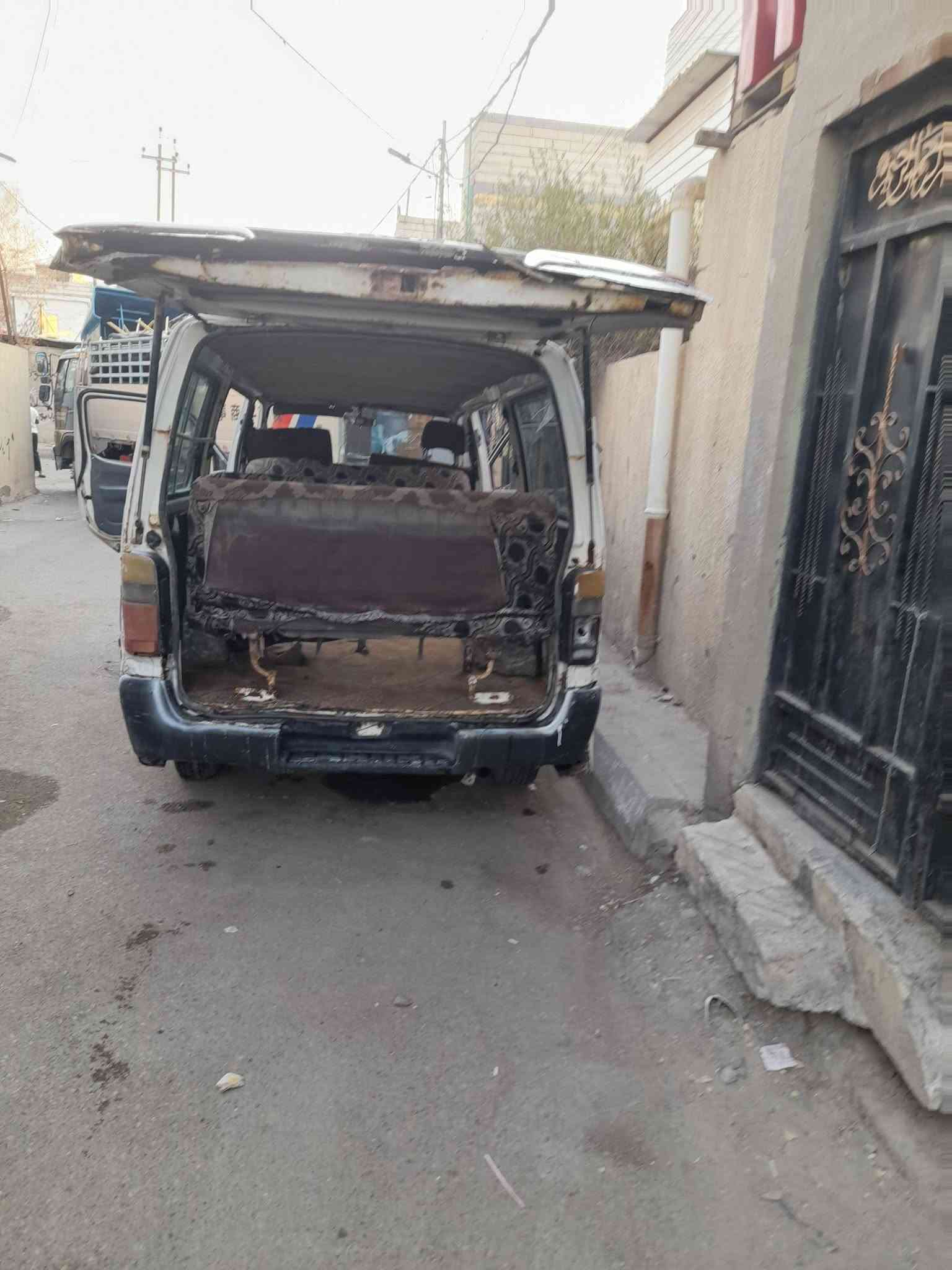 كيه هايس ياباني مديل ( ١٩٩٢) مكينه وكير ونجي اوتماتيك نضيفات راعي موجود رقم الماني بصره حرف اليف سنويه عظم عاج الك يمي بس راعي ١١ راكب بابين يكنه ويسره  مكان سياره بصره السعر ( ١٢)  وبيه مجال وهذا رقمي  ( ***********)( ***********)
