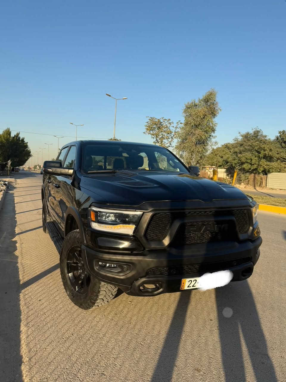 ملاحضة تم تنزيل السعر بسبب الاستعجال في البيع 

السعر 450 شباب الشراي يتصل واذا محصلتني واتساب رساله واني اتصل عليك  السيارة مماشيه وكامله مناقصها اي شي

رام ريبل مع نضام ال etorque الكهرباء مساعد بتقليل صرف الوقود 
ضررموضح مع الصور الضرر باب السايق مبدل والباب الخلفي راجع بارد والدوسة مصلحة 
السيارة ماشية 16000الف كيلو متر مو ميل يعني السياراه مماشيه 
الموديل : 2024 . (وارد امريكي ) . 
المحرك : V8 5.7L . 
المواصفات :
* رام بوكس 
* كزوز سستم . 
* شاشة كبيرة 12 أنچ . 
* نظام ملاحة GPS . 
* صناديق تخزين خلفية رام بوكس .
* سقف بانوراما . 
* المصابيح الأمامية زنون .
* كشافات الضباب زنون . 
* المصابيح الأمامية LED .
* المصابيح الخلفية LED . 
* نقطة عمياء . 
* دخول ذكي (بصمة) . 
* تشغيل عن بعد .
* مقاعد رياضية من الجلد الفاخر خاصة لنسخة REBEL
* ذاكرة لحفظ وضعيات الجلوس . 
* مقعد السائق كهربائي. 
* مقعد الراكب كهربائي. 
* باب الصندوق الخلفي قابل للفتح بثلاث اتجاهات . 
* كاربون فايبر . 
* تدفئة مقاعد . 
* تدفئة ستيرن . 
* المقاعد كهربائية .
* نظام خرائط  GPS . 
* حساسات امامية .
* حساسات خلفية . 
* كاميرا خلفية . 
* دوسات جانبية . 
* مكيف خلفي .
* الويلات مع الاطارات مخصصة للطرق الوعرة .
* منظومة كاملة لقطر العربات . 
* المرايا الجانبية قابلة للطي كهربائيا .  
* الشباك الخلفي كهربائي .
* غطاء جلد للبودي الخلفي .
* إمكانية تعديل ارتفاع دواسات البنزين والبريك كهربائيا . 
* هاند بريك كهربائي . 
* نظام تشغيل واطفاء اوتوماتيك لتقليل صرف الوقود . 
* مرايا بخاصية التعتيم الذاتي . 
الاستفسار ***********
