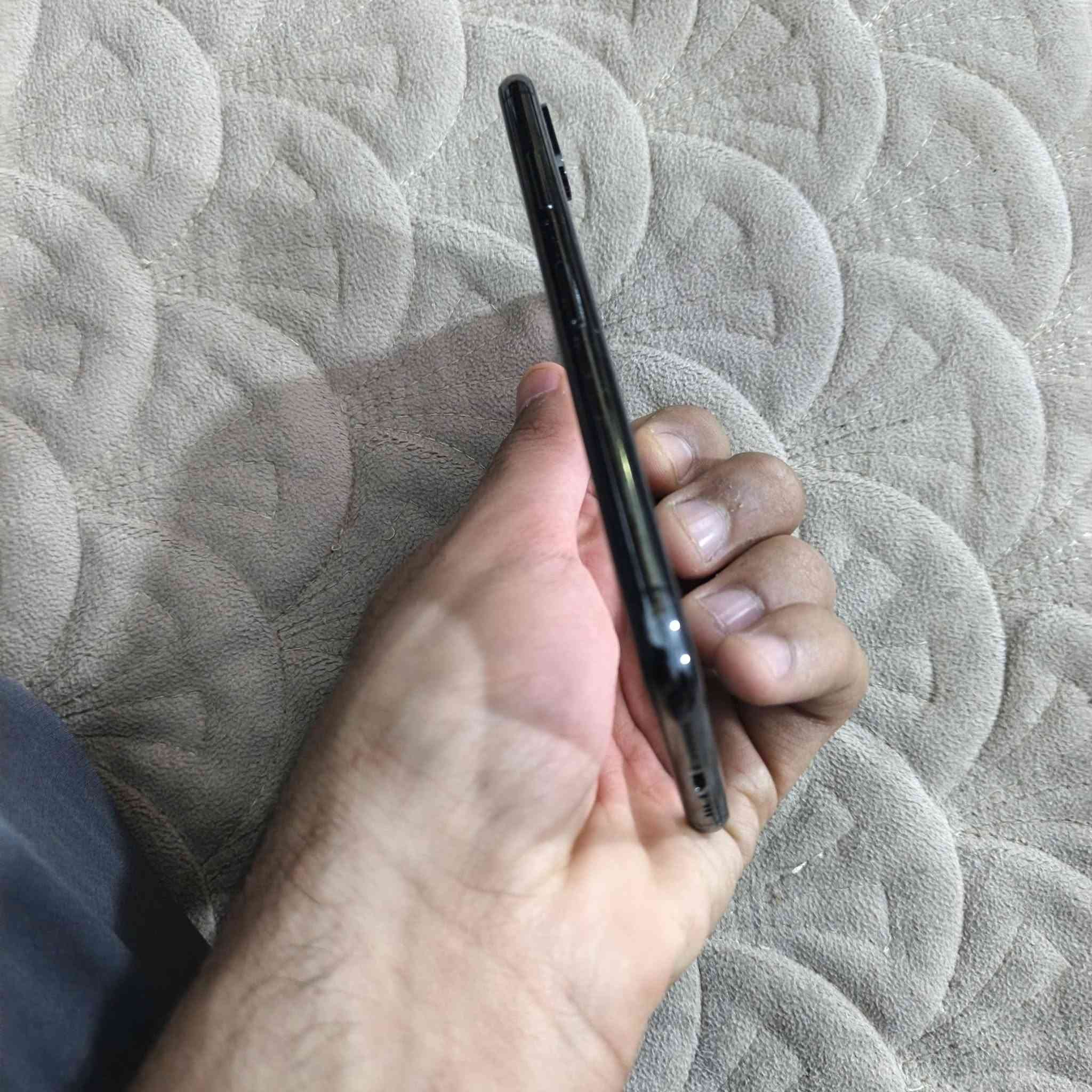 السلام عليكم إيفون إكس إس للبيع تفاصيل موضح ب الصوره الجهاز كلشي ممبدل بي فقط بطاريه مال تفصيخ الجهاز نضيف كلش مابي أي عطل فقط السماعات الجوه واكفات سعره 125 وبي مجال قليل مكاني بغداد الاستفسار واتساب فقط :***********

