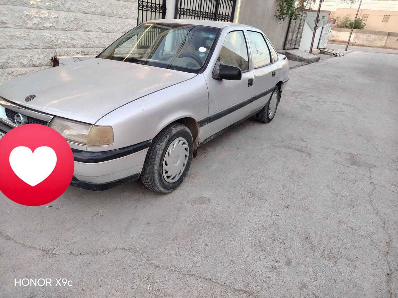سلام عليكم البيع  اوبل فكترا موديل ٨٩رقم سليمانيه نافذ ٢٩  حجم ٢٠ كير محرك شرط كهربيات شغاله سياره خير من الله مال جناي صدر جديد تخم تاير جديد سيارة ماناقص برقي.  مكان السياره كركوك السعر تصال عل رقم ***********

نص مكتوب في الصور:
- HONOR X9c