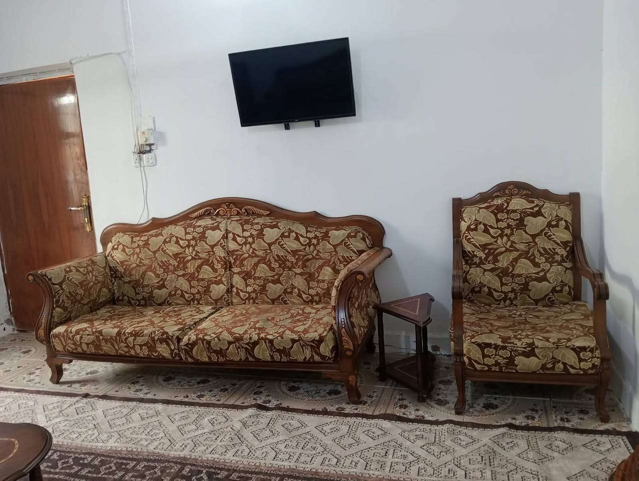 ١٠ مقاعد • ٦ قطع • نظيف