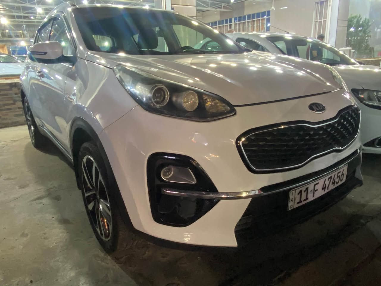 السلام عليكم 
سبورتج 2019 خليجي 
بيها طخه هنا بين الجاملغ والبنيد 
يعني بيها صبغ قطعتين 
محرك 2000 جي دي اي
سعرها 135 ورقه 
السونار موجود ويه الصور
***********
