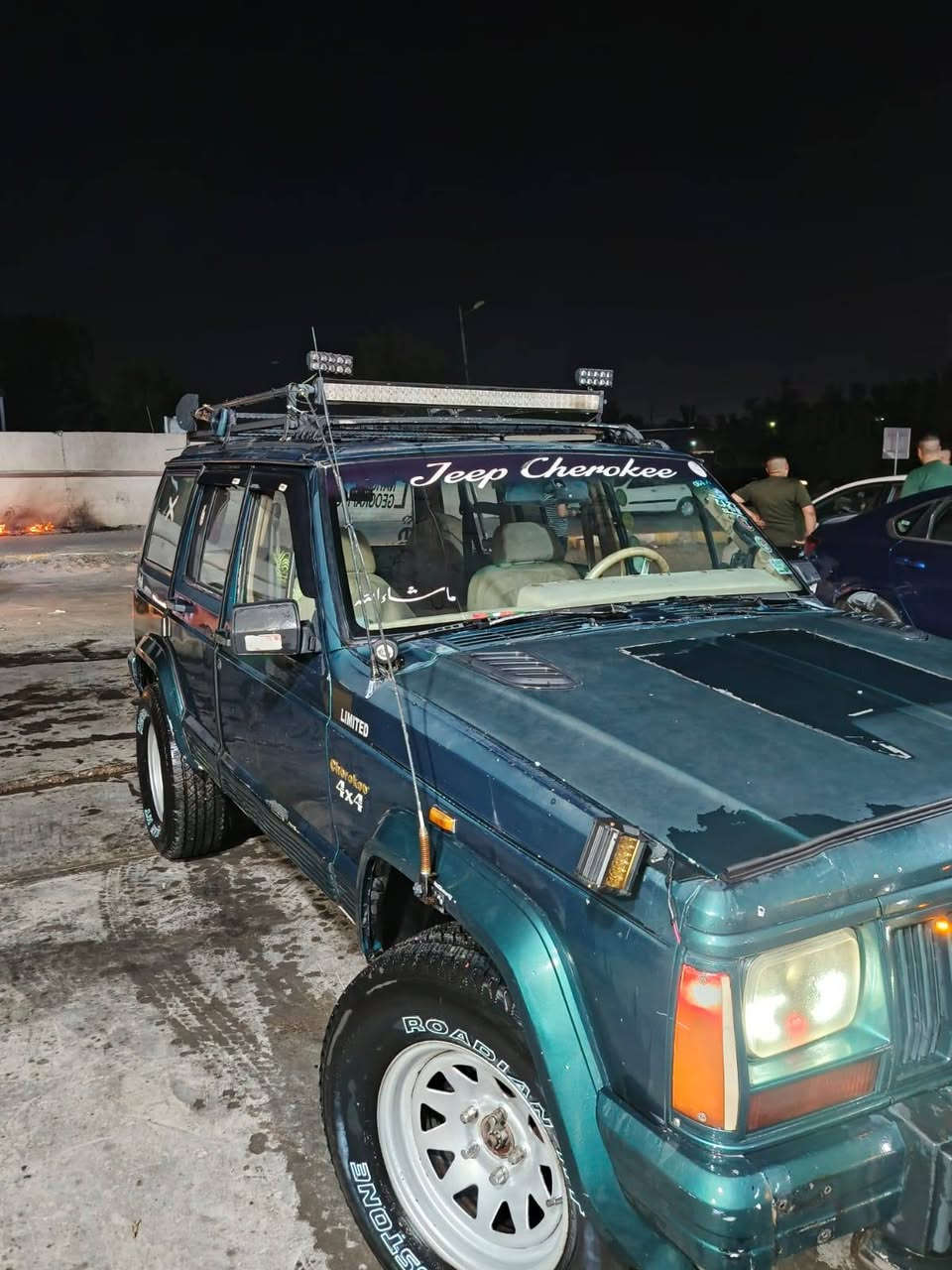 لجيب شيروكي(شخاطة ) موديل ١٩٩١ رقم سليمانية محرك vvt(2500) عنونها بغداد تخم تاير جديد السعر ٦٠$ بيع او مراوس وبيها مجال للاتصال ***********
