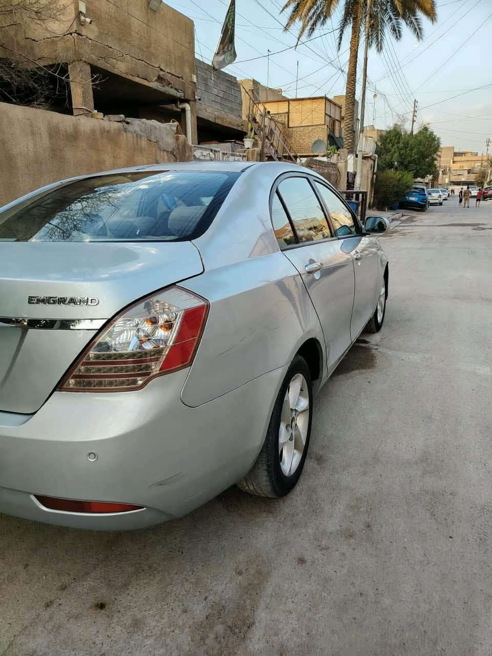 السلام عليكم عندي جيلي ام كراند c7 موديل ١٢ 
مكينه وكير مكفولات تبريد ثلج ماشيه ٨٧ الف حقيقي 
السيارة بيها ثلاث قطع صبغ اثر شخوط 
وبيها بالجاملغ الأمامي بارد على كل إصبعين 
رقم بغداد وباسمي شرط تحويل ثاني يوم
السعر ٥٠ ورقه وبيها مجال حك الجيه 
للتواصل على الرقم ***********
