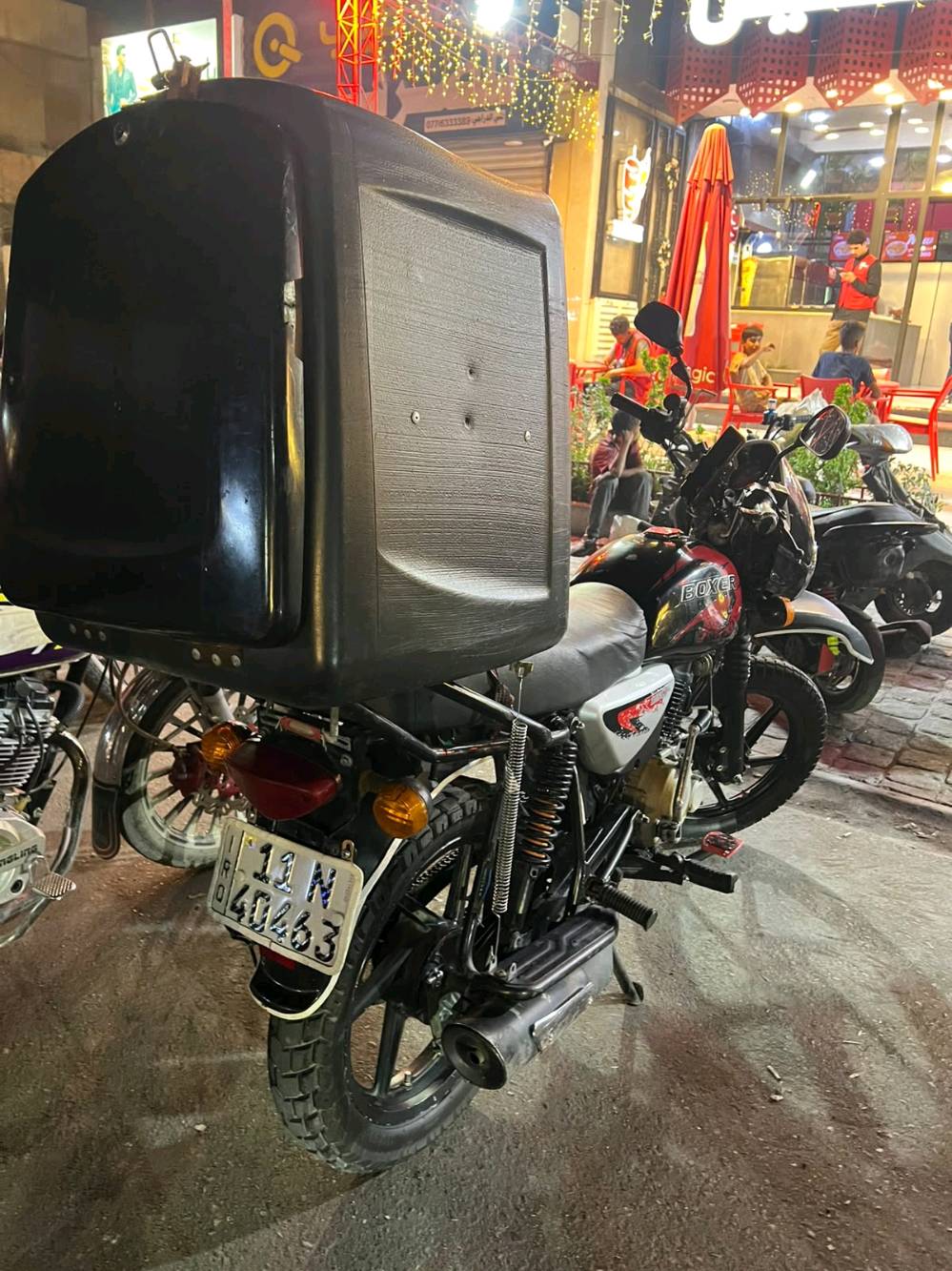 سلام عليكم دراجه بوكسر جبلي مديل 22 رقم انكليزي بأسمي الدراجه اي نقص ما بيه تجفيت اول مره اله قبل اسبوع  جفتته دجفيت كامل بس مو فشك يعني من كور الدراجه تخم تاير دبلات كابريتر ونقصه بس صينيه مال زنجيل سعر 2100 وبيه مجال للطيبين وسلامتكم رقمي ***********