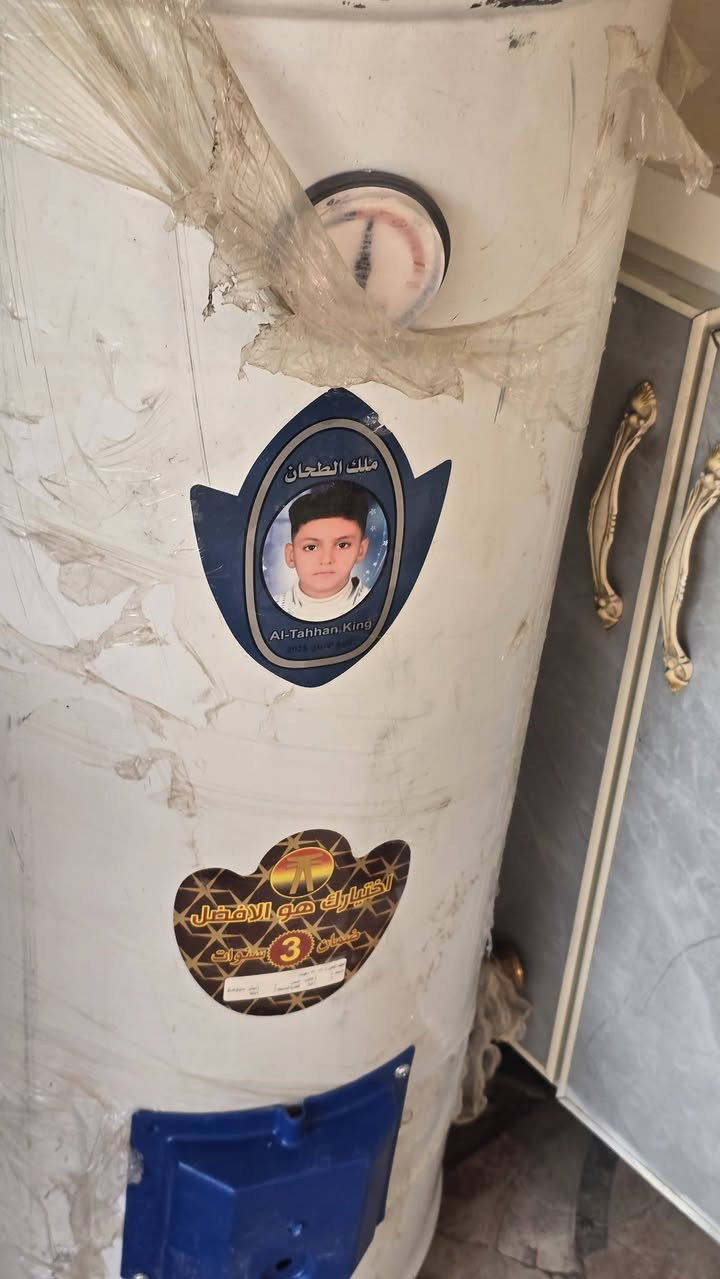 من رخصه الأدمن كيزر ملك الطحان الحجم الوسط هيتره وياه هديه جديد بالجيس مامستعمل سعره ٧٠الف الشراي يتصل *********** ***********٢٠٥
