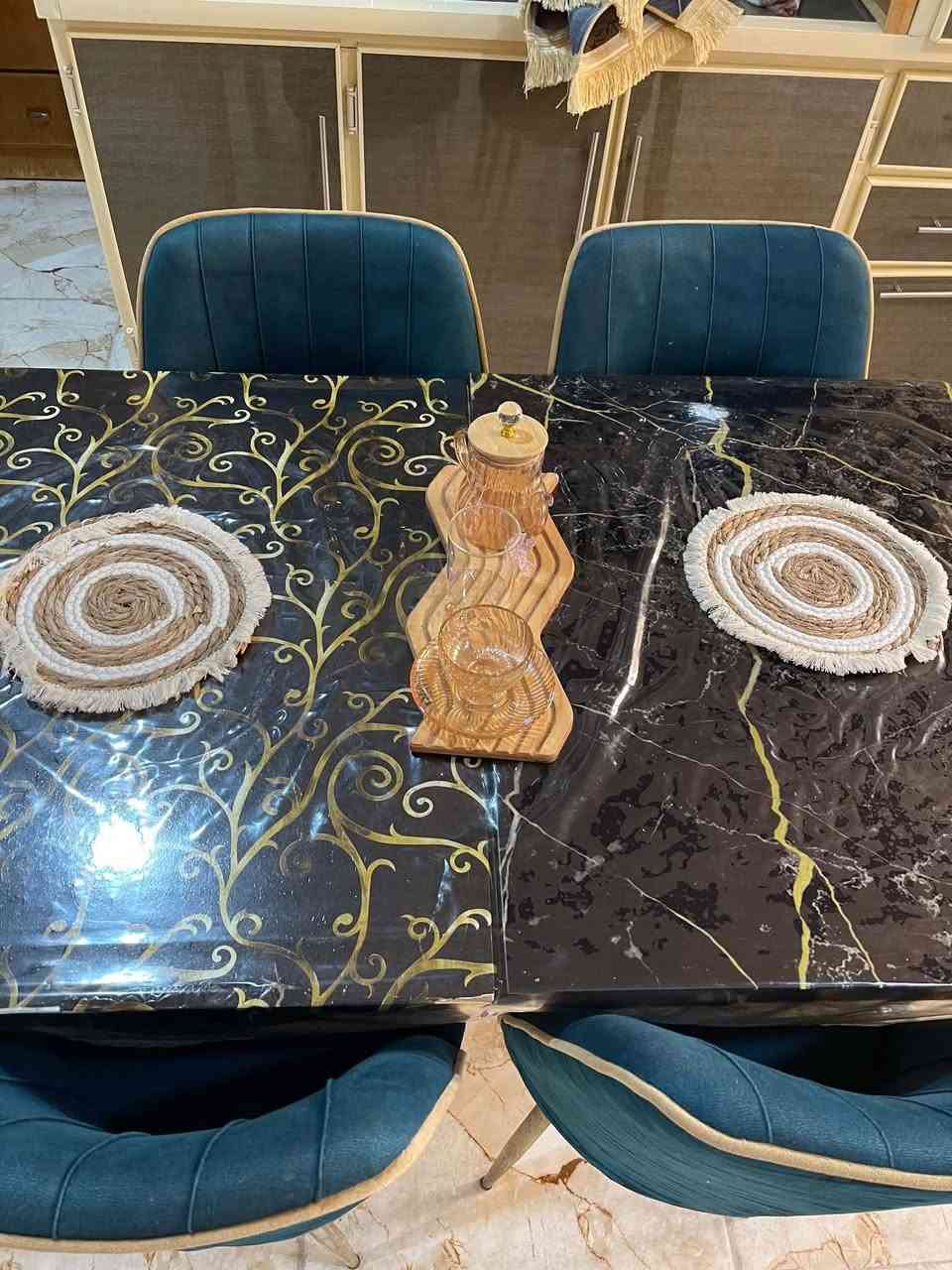 ميز طعام + 4 كراسي للبيع مستعمل بحالة جيدة قيم وأخذ مانختلف عالسعر التفاصيل خاص او الاتصال على الأرقام التالية/ ***********-***********
