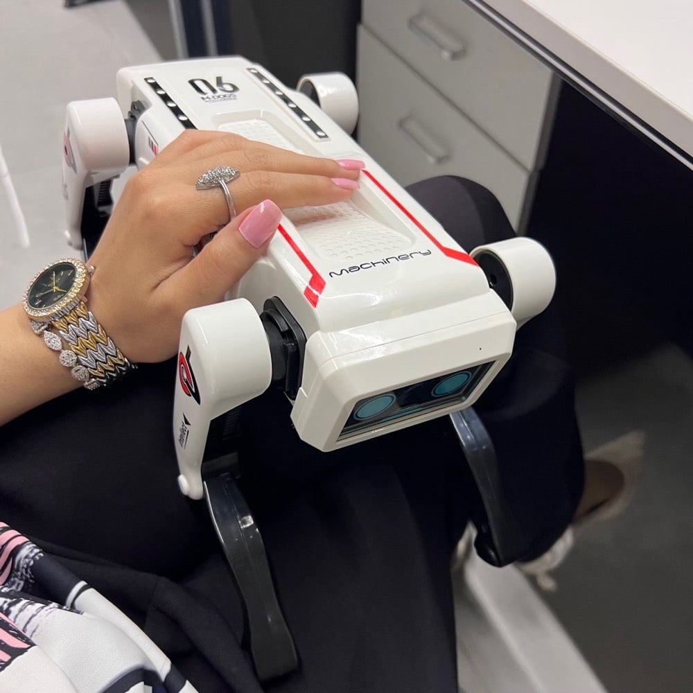 السعر 50,000 
التوصيل 3000 بغداد 5000 المحافظات الاخرى 
🤖 روبوت الكلب الذكي AI
مرح تفاعلي بلا حدود!

تحكم عن بُعد 2.4GHz مع أوامر صوتية لتنفيذ الحركات بكل سهولة 🎮🗣️
يمشي، يلتف، يجلس، يرقص ويقدّم حركات استعراضية ممتعة 🕺
موسيقى وإضاءة تضيف جو من الحماس ✨🎶
بطارية قابلة لإعادة الشحن للعب أطول 🔋

🎁 خيار مثالي للأطفال 8+
لعبة ذكية تجمع المرح والتفاعل