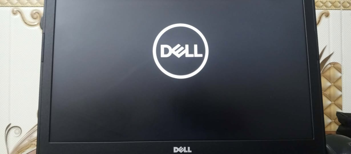 السلام عليكم للبيع لابتوب DELL Vostro 3578

الرام 16كيكا بايت 

الهارد سامسونج SSD 1TB

المعالج intel Core i7 الجيل الثامن

التخزين  Samsung SSD 1 TB

الشاشة 15.6

كرت الشاشة  Intel UHD 620 المدمج     والمنفصل Radeon 520 TM

تحتوي على كرت شاشة خارجي وداخلي

نضام التشغيل win 11pro

للبيع قيم بل يرظي الله ولا تكسر بالحلال 

ملاحضة الابتوب لا يوجد به اي خلل  والله شهيد على ما اقول

للاتصال ***********

الخاص مفتوح
