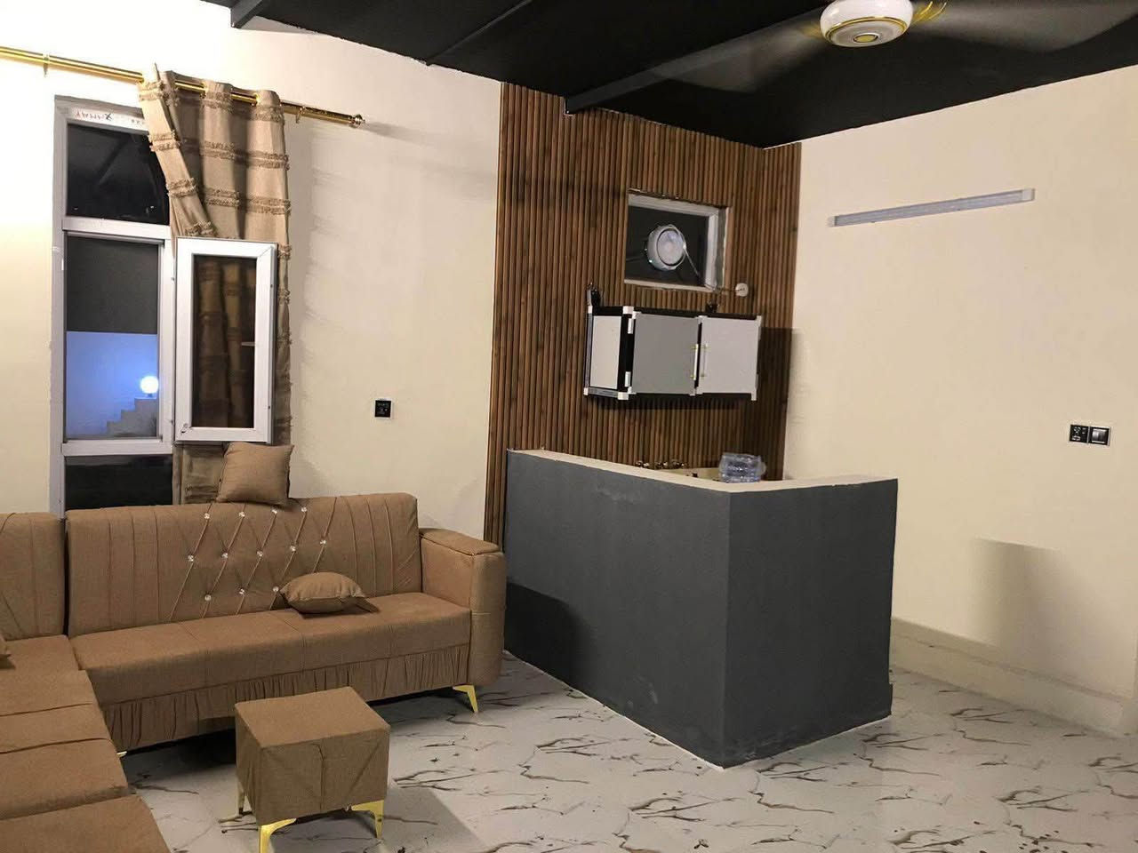 #مزرعة_للبيع 🌿📍 #الموقع: الديوانية – طريق الدغارة، مقابل فرقد العيساوي، داخل مجمع الحرمين 
مزرعة زراعية سند 25، بمساحة 400 متر مربع.
✅ مساحة البناء: 60 متر مربع
✅ تتكون من:
غرفة
صالة
مطبخ
صحيات

🔺#للاستفسار مراسله واتساب ع الرقم التالي 

http://wa.me/+964*********** مقتدى 📲

—————————————————————
او زيارة مكتبنا

🔺العنوان:- حي الجامعة شارع عشرين مكتب مقتدى العكيلي للعقار والمقاولات العامة
