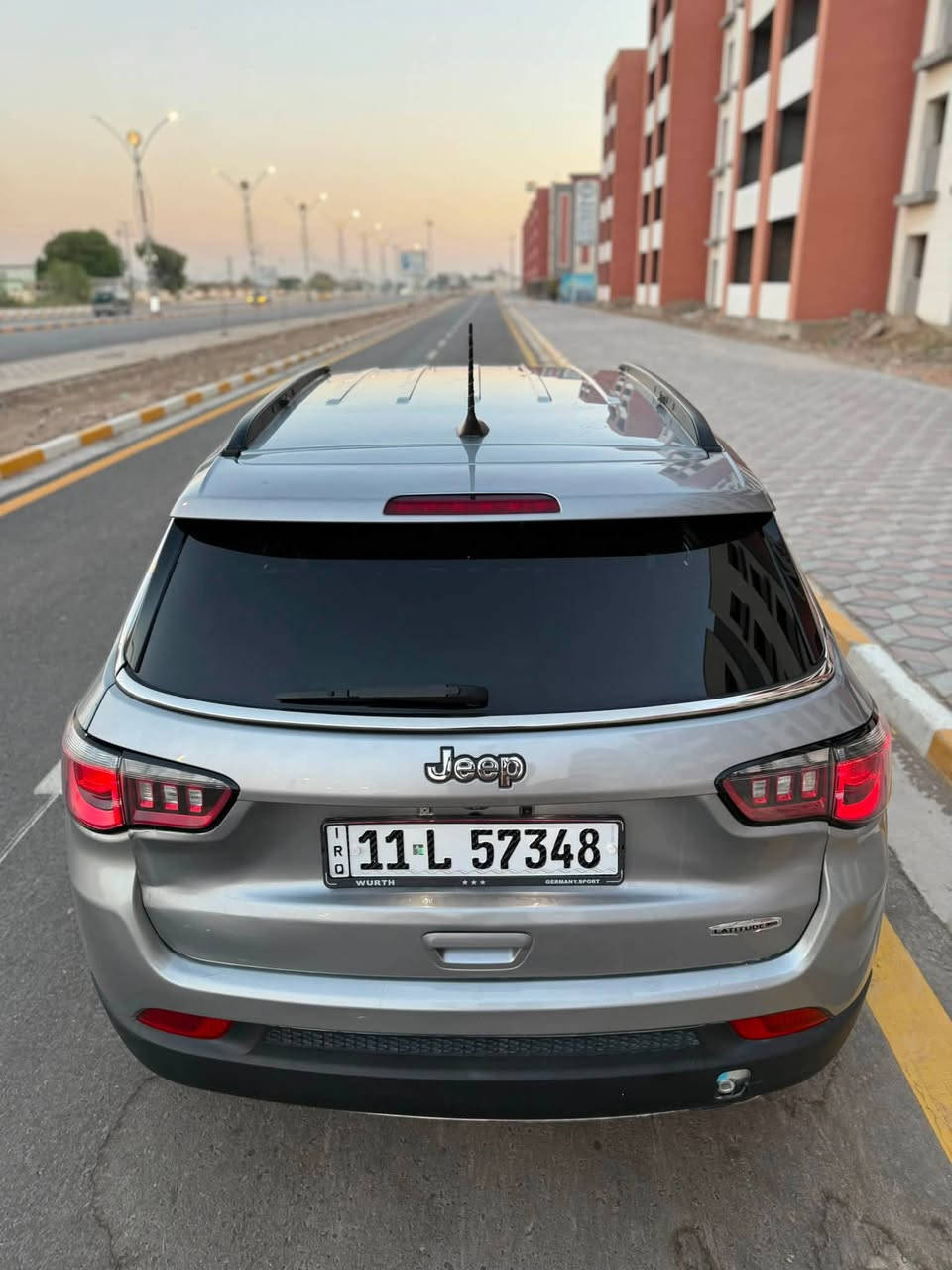 🔥 للبيع جيب كومباس 2022 Latitude Lux 4x4 🔥
🇺🇸 وارد أمريكي  حادث قبق جنطه راجع بارد ما بيها اي قطعه مبدله ما طاك اي ايرباك| مواصفات عالية اقوه من المتدد هاي (LUX)
 | دفع رباعي
🔹 المواصفات:
• موديل 2022
• محرك 2.4 لتر – 4 سلندر
• قوة 177 حصان
• كير أوتوماتيك 9 سرعات
• دفع رباعي 4x4
• فئة Latitude Lux
• تبريد فول  ❄️
• تدفئة  للستيرين وللكشن قطعتين 🔥
• كرسي السائق كهربائي
 ثلاث انضمه للقيادة• 
مقاعد جلد
• تشغيل بصمة
• شاشة اكبر حجم Uconnect
• Apple CarPlay + Android Auto
• كاميرا خلفية
• مثبت سرعة
• أنظمة أمان
رقم السيارة بغداد السيارة بأسمي
📍 الموقع: [الديوانية]
📏 الممشى:: [ 78000k/m]
📞 للواصل***********
او على الخاص 
سيارة مرتبة ونضيفة ومواصفاتها فول
للجادين فقط، والله يرزق الجميع 🤍
