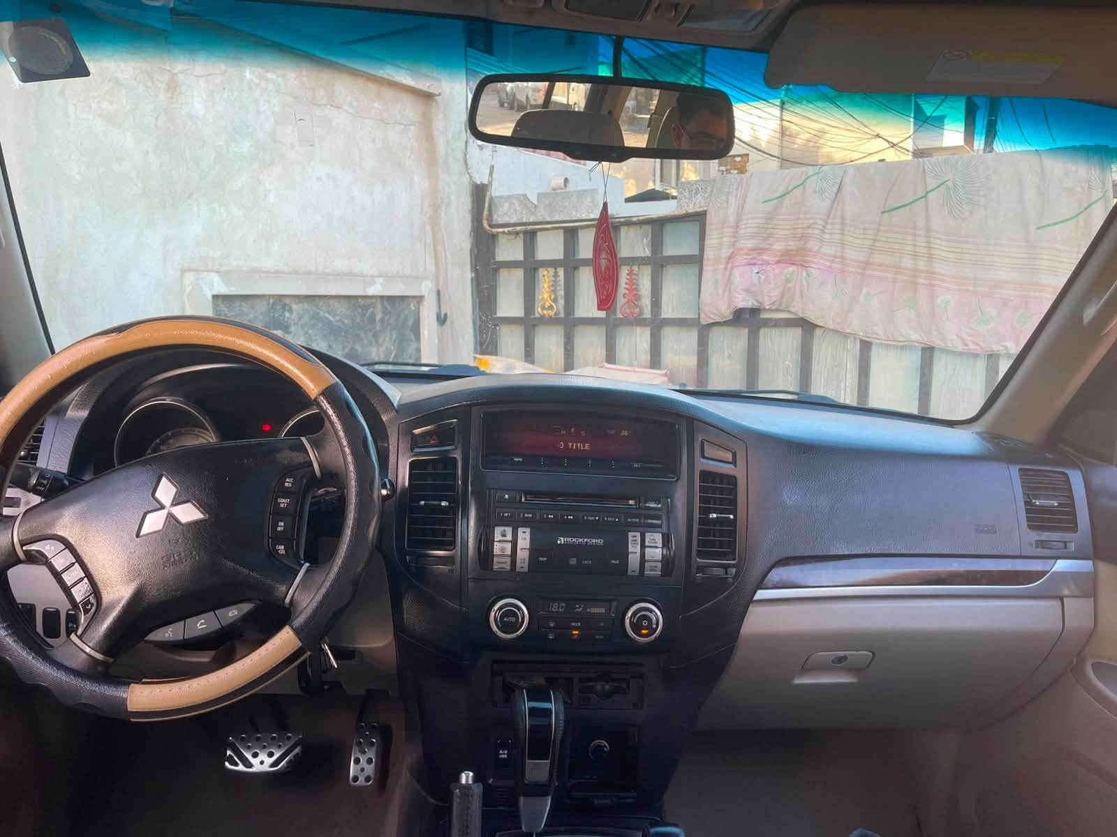 باجيرو للبيع سلفر ٢٠١٠ قطعة صبغ فول حبتور محرك ٣٥٠٠ السعر ١١ ونص ألف دولار هاتف *********** مكاني بغداد حي العدل
