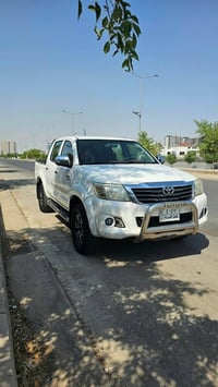 هايلوكس • ٢٠١٤ • بلا لوحات