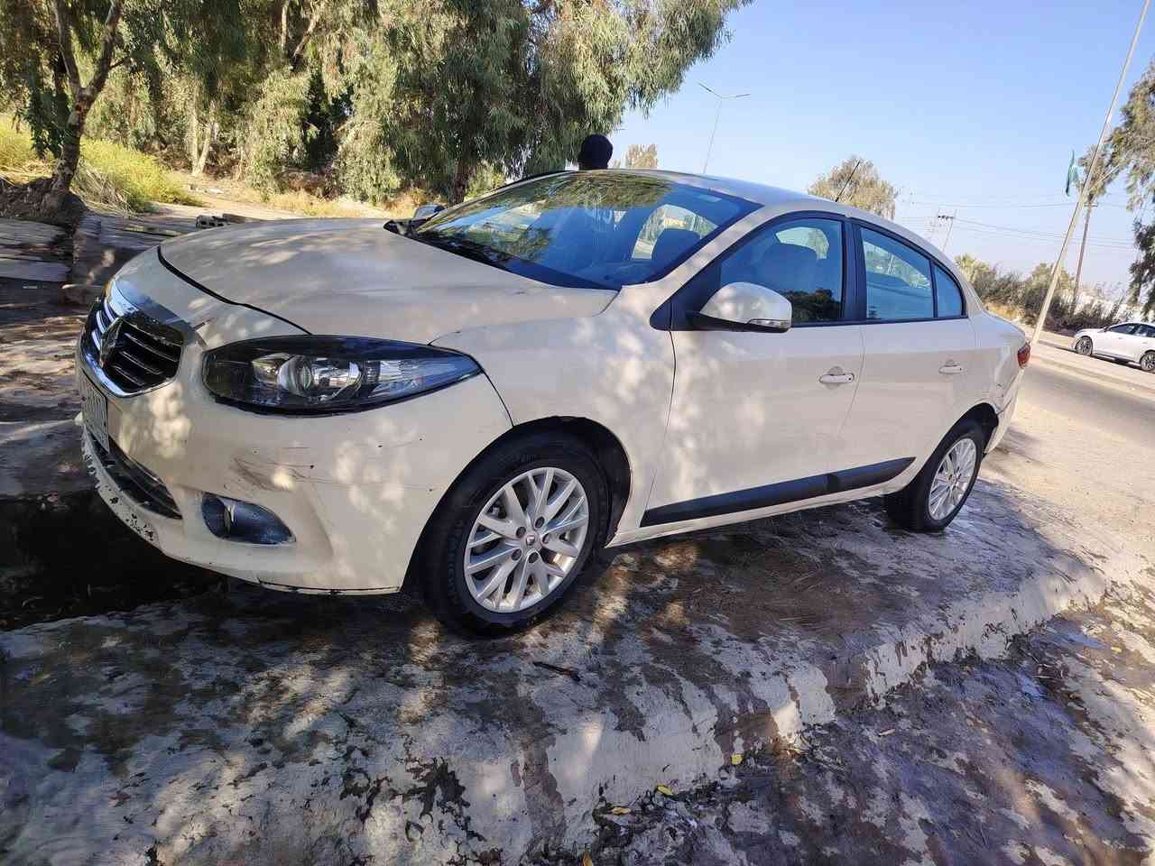 يالله للبيع رينوفلوناس موديل ٢٠٠١٦ سياره فول موصفات بصمه سياره حلوه وجاهزه مكفوله مكينه تخم تاير صدر امامي خلفي سياره عندي كيره يعتعت شويه ويروح ابيع هل موجود بس تحويل السعر ٣٨ مكان سياره بابل السكندرية الشراي يتصل ***********
