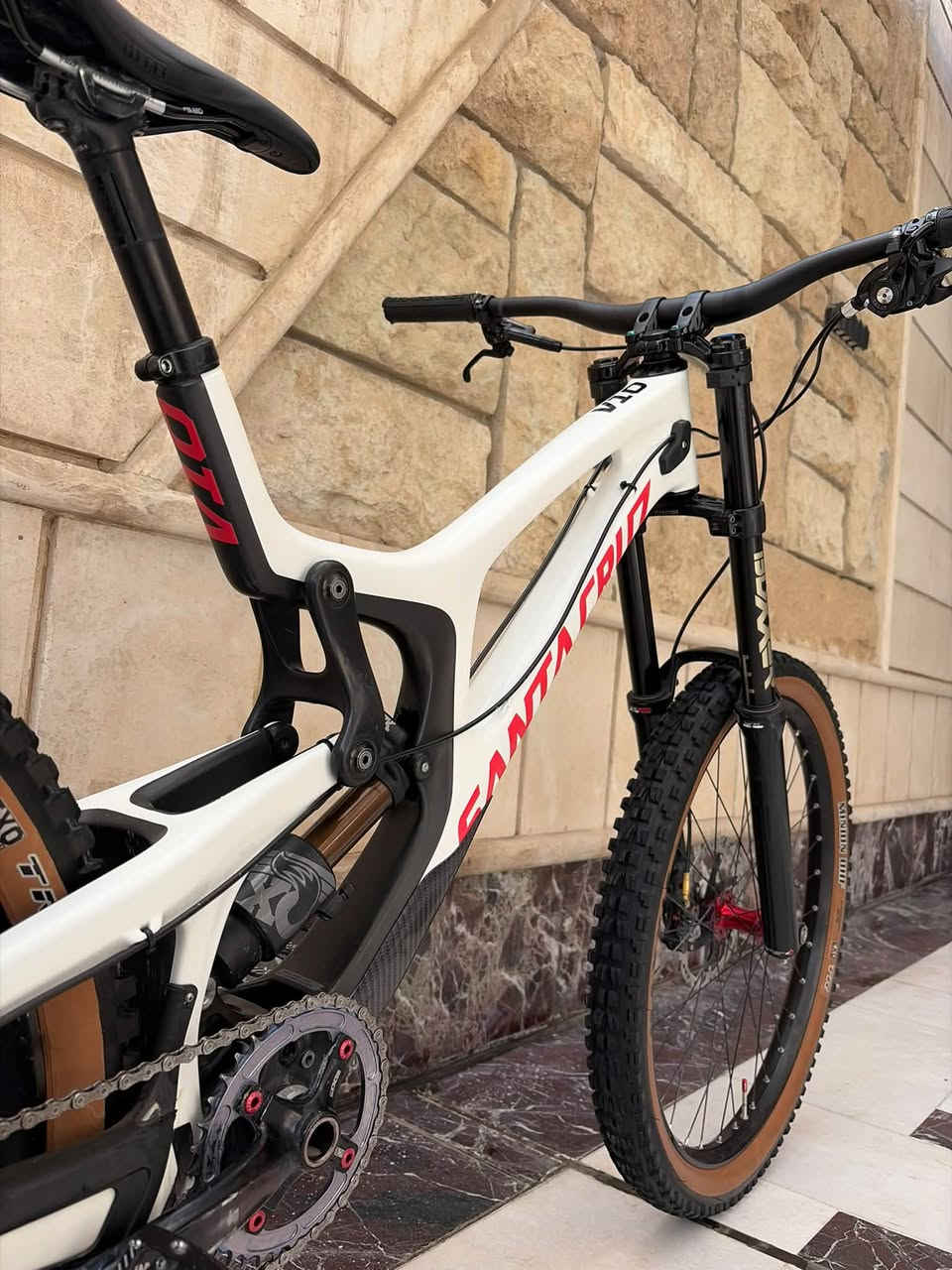 SANTA CRUZ V10 • فريم كاربون • مقاس L ٢٧٫٥