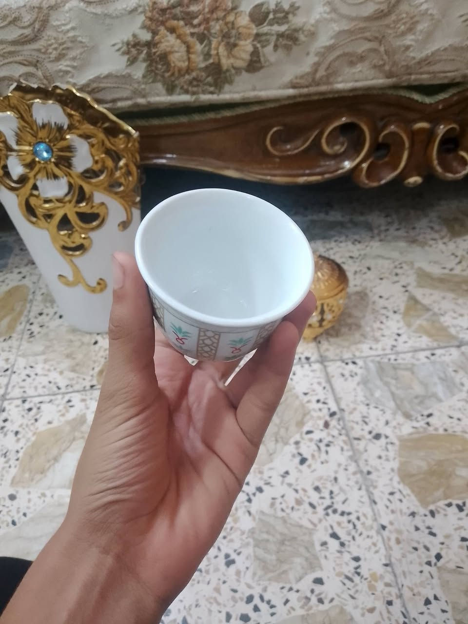 سلام عليكم عندي ذني للبيع الاصلي كلمن وسعره
ويوجد توصيل بكروه 
***********
