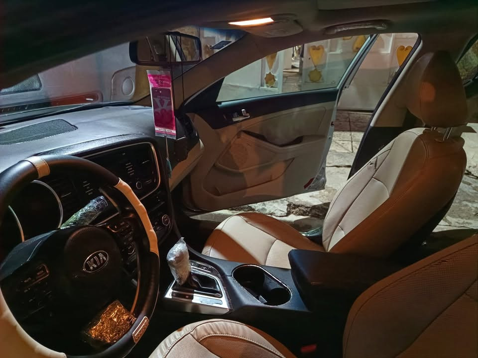 كيا اوبتما وارد امريكي ex موديل 2015 فول موصفات واحد على واحد محرك 2400 حادثها بس البنيد مبدل بدون دواخل والباقي ليبل واحد كير ومحرك وحداديه وتخم تاير 
صور الحادث بالمنشور وبيها قطعتين صبغ بدون معجون ولا تبديل 
السياره رقم بغداد بسمي سنويه ل2029

مكانهه بغداد المشتل 

السعر 103$ مع مجال 

***********
