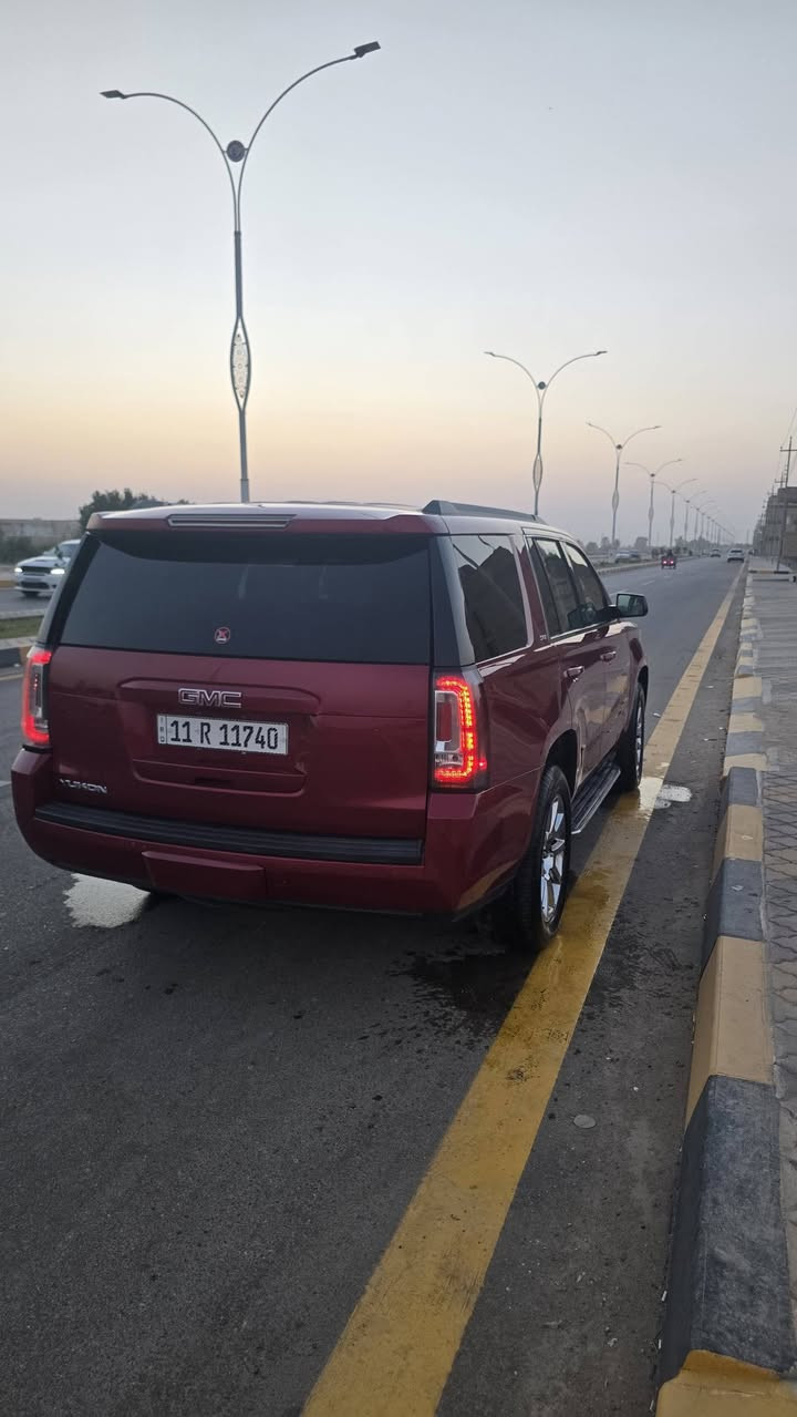 السلام عليكم بيع جوه السوك   يُــوكن YUKON SLT
للبيع  امريكي ( رقم بغداد  تسجيل جديد   2015
المواصفـــات:  
•محرك: V8  
تشغيل عن بعد
•نظام الدفع: دفع رباعي (4WD) أو خلفي
• عدد الركاب:  7.  أشخاص
• مقاعد كهربائية
مقاعد جلد تدفئة تبريد 
• ذاكرة للمقاعد 
• شاشة + بلوتوث + USB
• مكيف ثلاثي
• فتحة سقف 
• كاميرا خلفية + حساسات أمامية وخلفية
• تحذير مغادرة المسار
• نظام ثبات + ABS
• وسائد هوائية كاملة...
• نظافــة السيارة. ممتازة
+تـخم تـاير جــديد
• الســعر  250 $ او بيها مجال للطيبين
( الشراي يتصل او يراسل وتساب ***********
