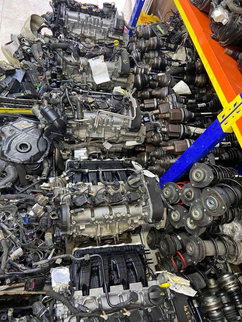 قطع غيار فولكس واكن جيتا باسات اطلس تيكوان تاوس 
يوجد توصيل لجميع محافظات 
***********

نص مكتوب في الصور:
- لايت جيتا 2019-2024
- 33 من 37
- فريق فولكس واغن العراق... Iraq Volkswagen Team
- طه عبد السلام • 15 س •
- ... عرض المزيد