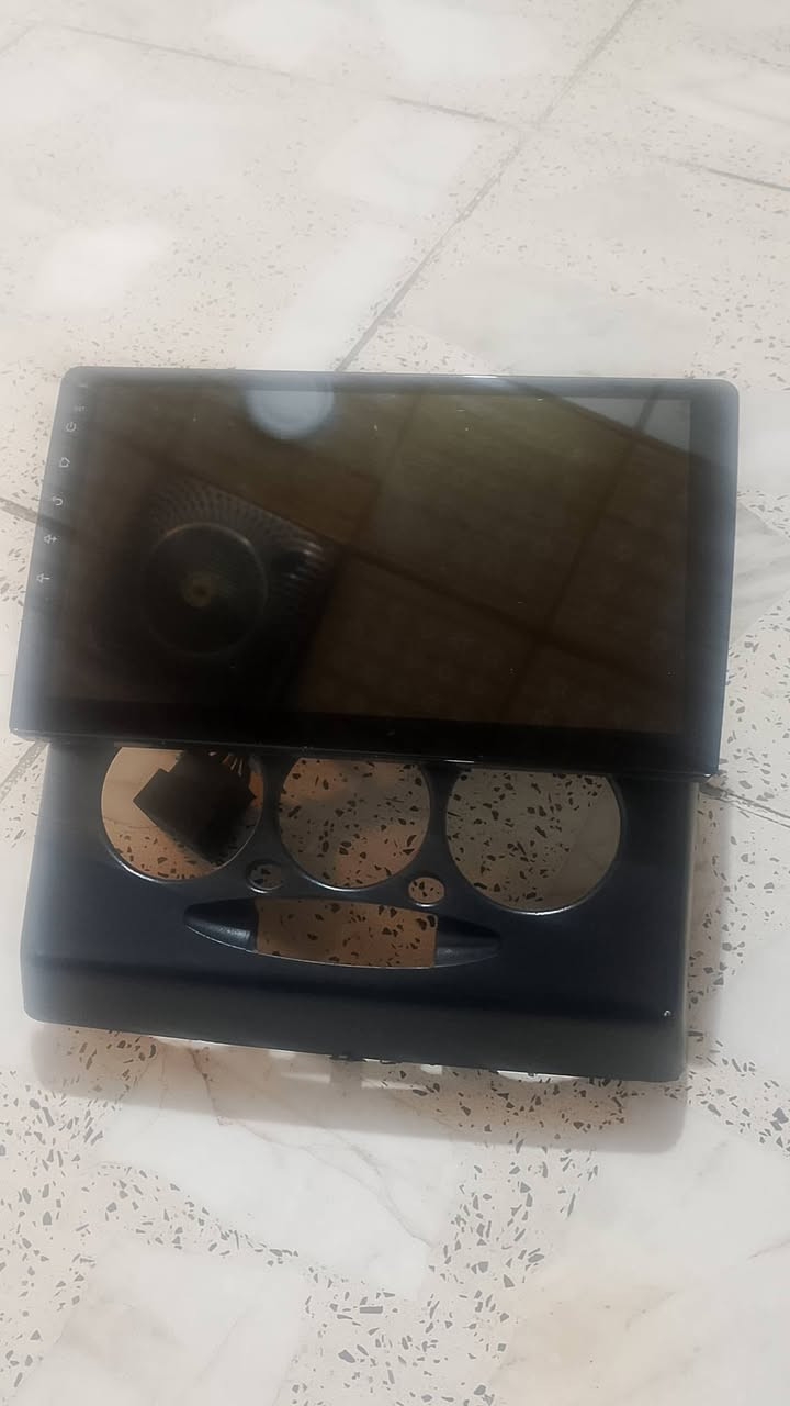 للبيع شاشة سايبا وشاشة طيبة اصليات جدد وع فحص ***********
