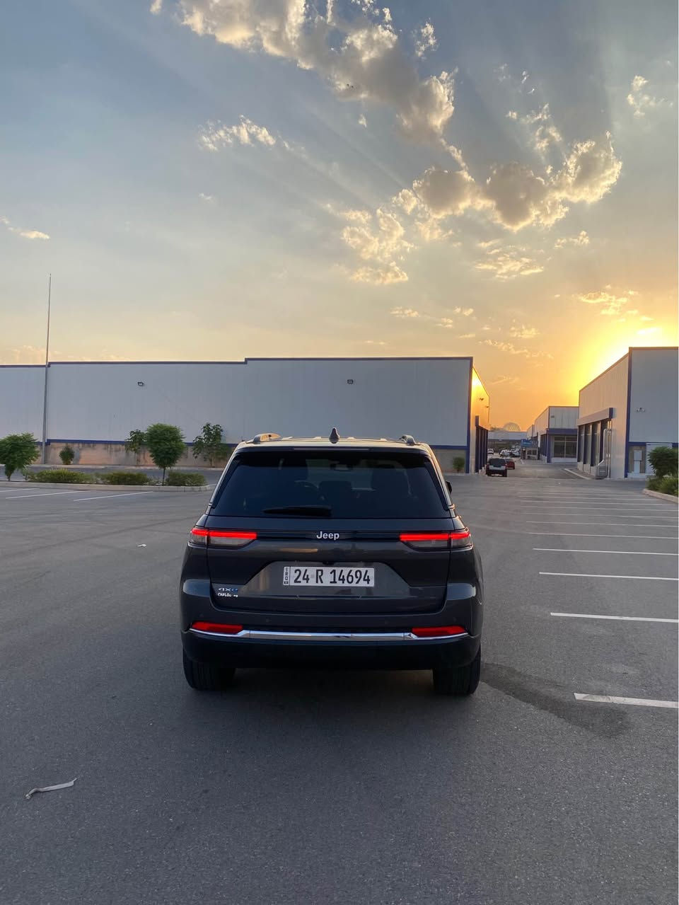 Jeeb Grand Cheroke 2024 Limitid 4xe
 
سيارة فول فول مواصفات مكفولة 
دفع رباعي 4x4 
تجي بنزين و هايبريد و كهربائي 
ماشية ٥٥ الف ميل 
مكفولة مواصفات بانوراما باب بصمة سيارة شغال
سيارة مرقمة جاهزة و ب أسمنا 
كير و محرك ب شرط 
تحويل وكالة و غرامات ب شرط 
و صفحاتها بدون ملاحظات ابد 
ضررها فقط مصطرة بونيد يعني ربع بونيد معا نص جاملوغ صبغ
بدون دواخل ب شرط و بدون ارباكات بدون بدنة و شواصي 
و اهم شي سعرها و ب هذا المواصفات بلاش بلاش 
سعر ٢٩٤$ ورقـــة و مجال 
للمزيد من المعلومات اتصل على هذا الرقم 
كورك-واتساب 
*********** سميل, دهوك
