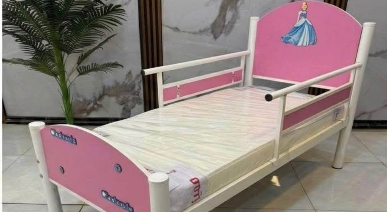 سرير اطفال اصلي درجه اولى

صناعة ايراني هيكل ومتين وقوي تصميم حلو مريح 

للنوم تصميم انيق و مميز ويناسب للغرف 

صناعة درجة اولى 

السعر90الف  فقط 

التوصيل مجاني داخل كربلاء فقط 

مراسله على الواتساب او على الماسنجر الرقم  ***********8 المدينة, البصرة
